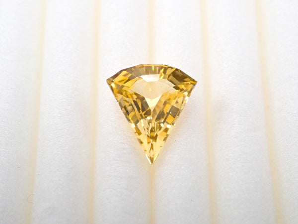 Yellow sapphire from Sri Lanka 0.692ct loose