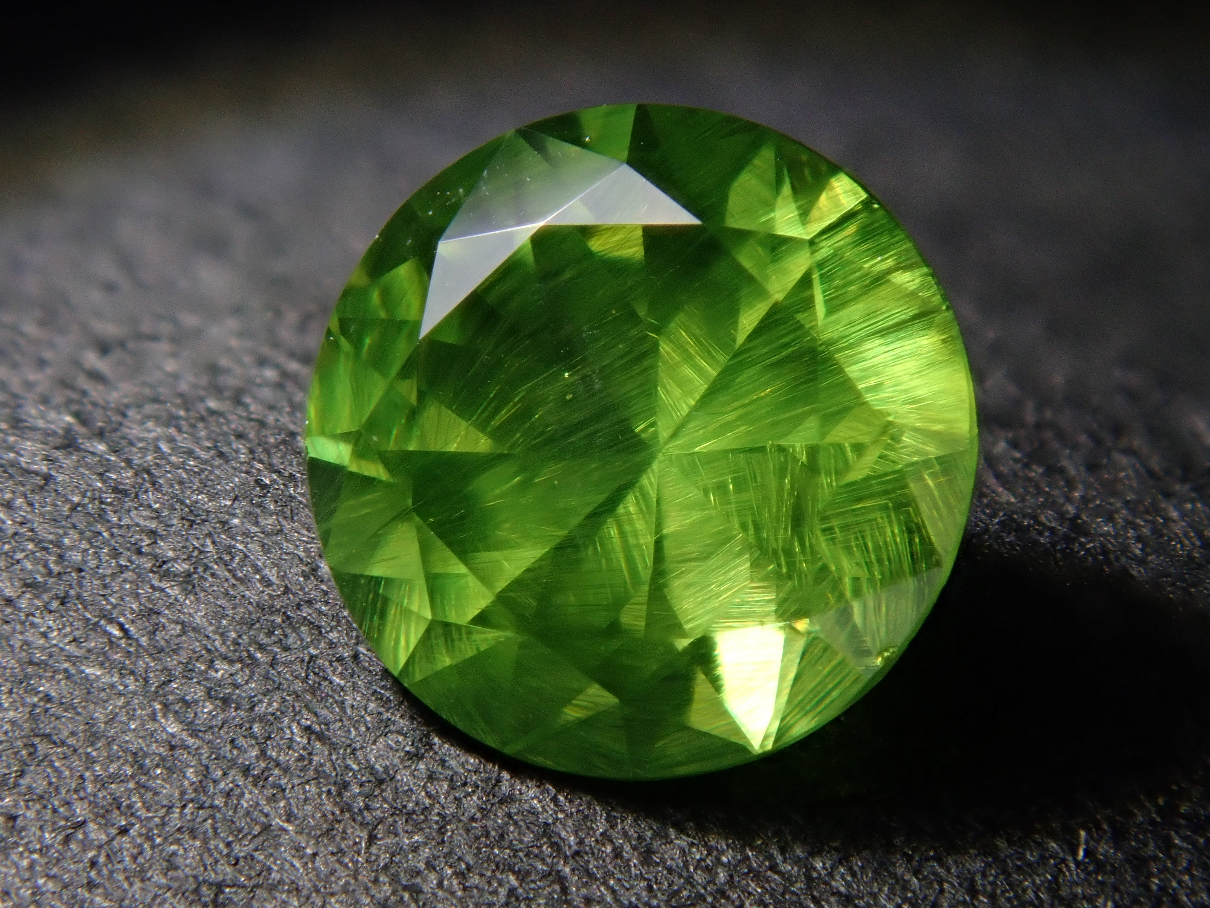 [12557252] 俄羅斯馬尾翠榴石 0.445克拉 散石