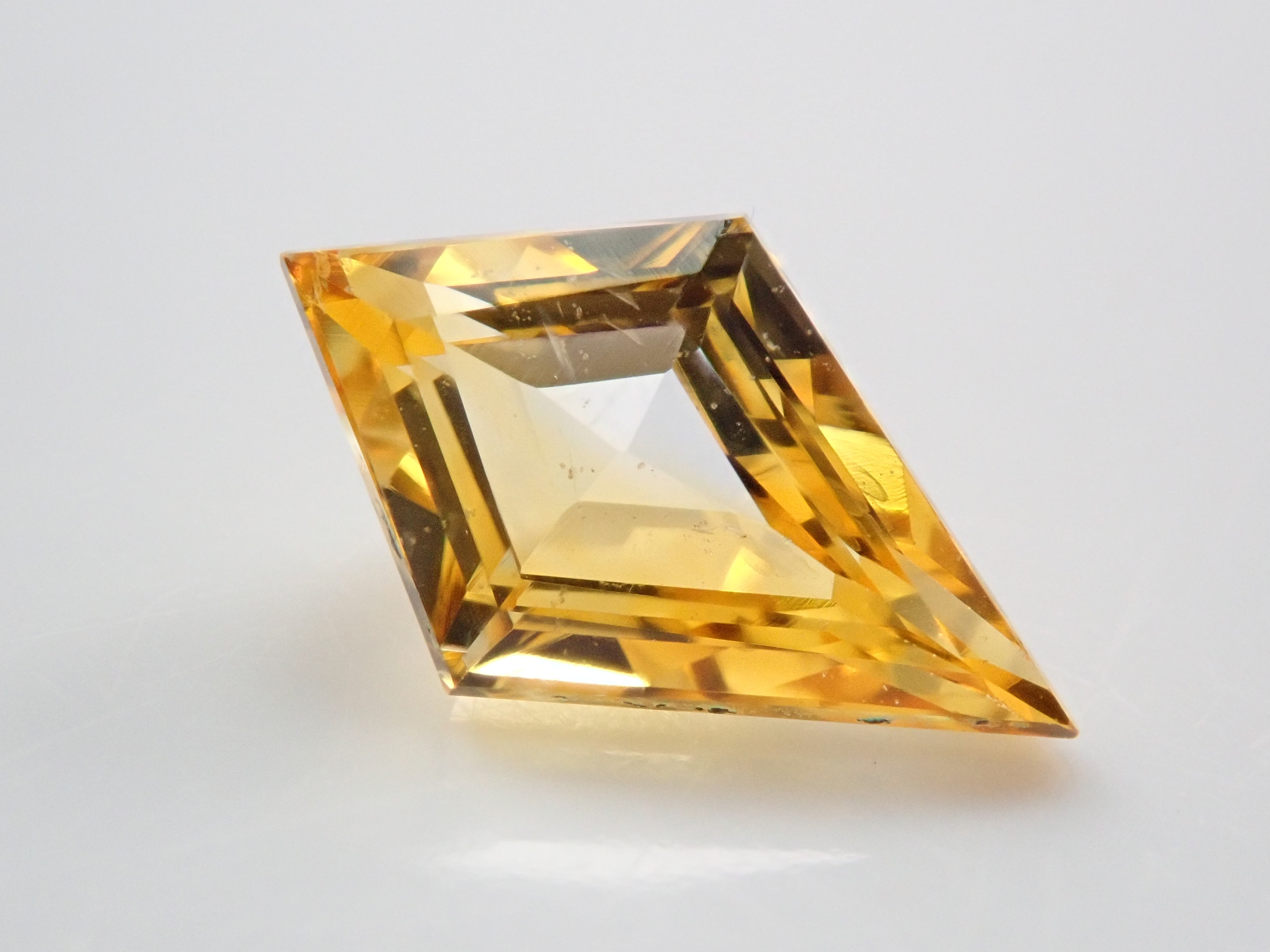 【12548841掲載】スリランカ産イエローサファイア 0.835ctルース