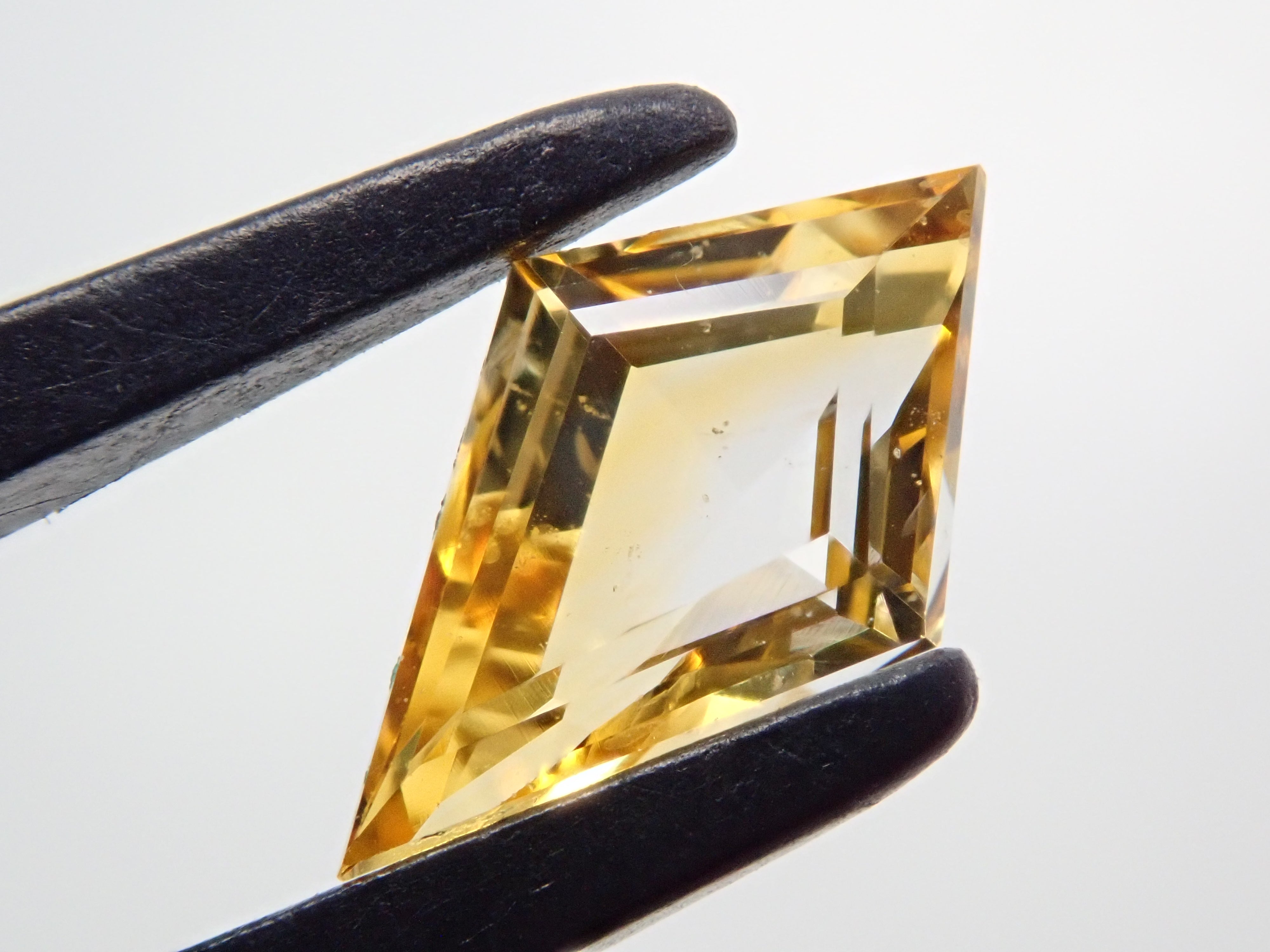 【12548841掲載】スリランカ産イエローサファイア 0.835ctルース