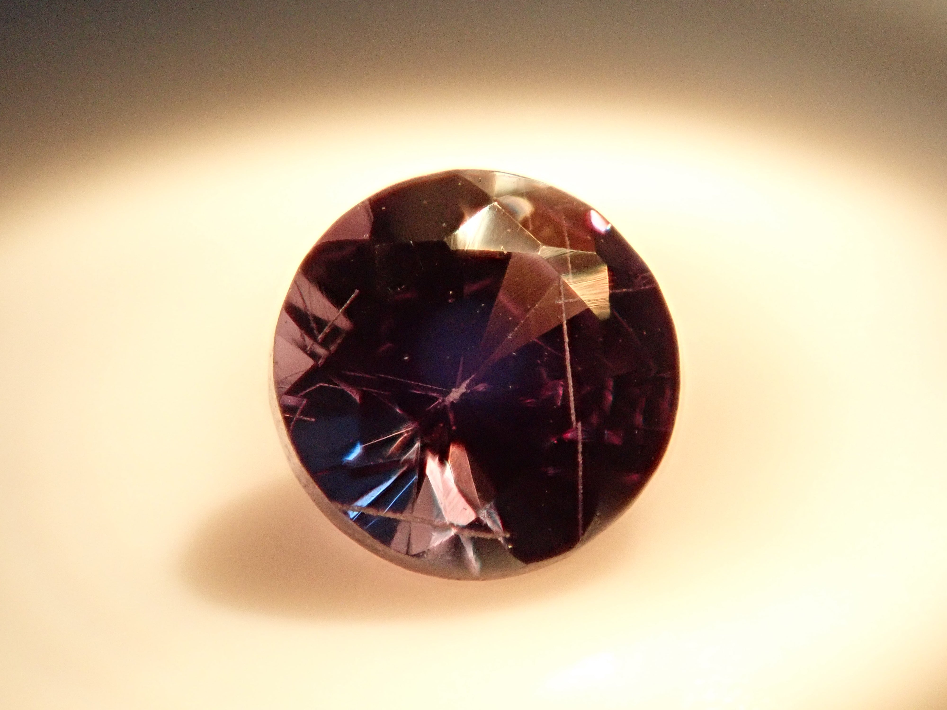 馬達加斯加產貝基里藍石榴石（變色石榴石），0.183克拉散裝