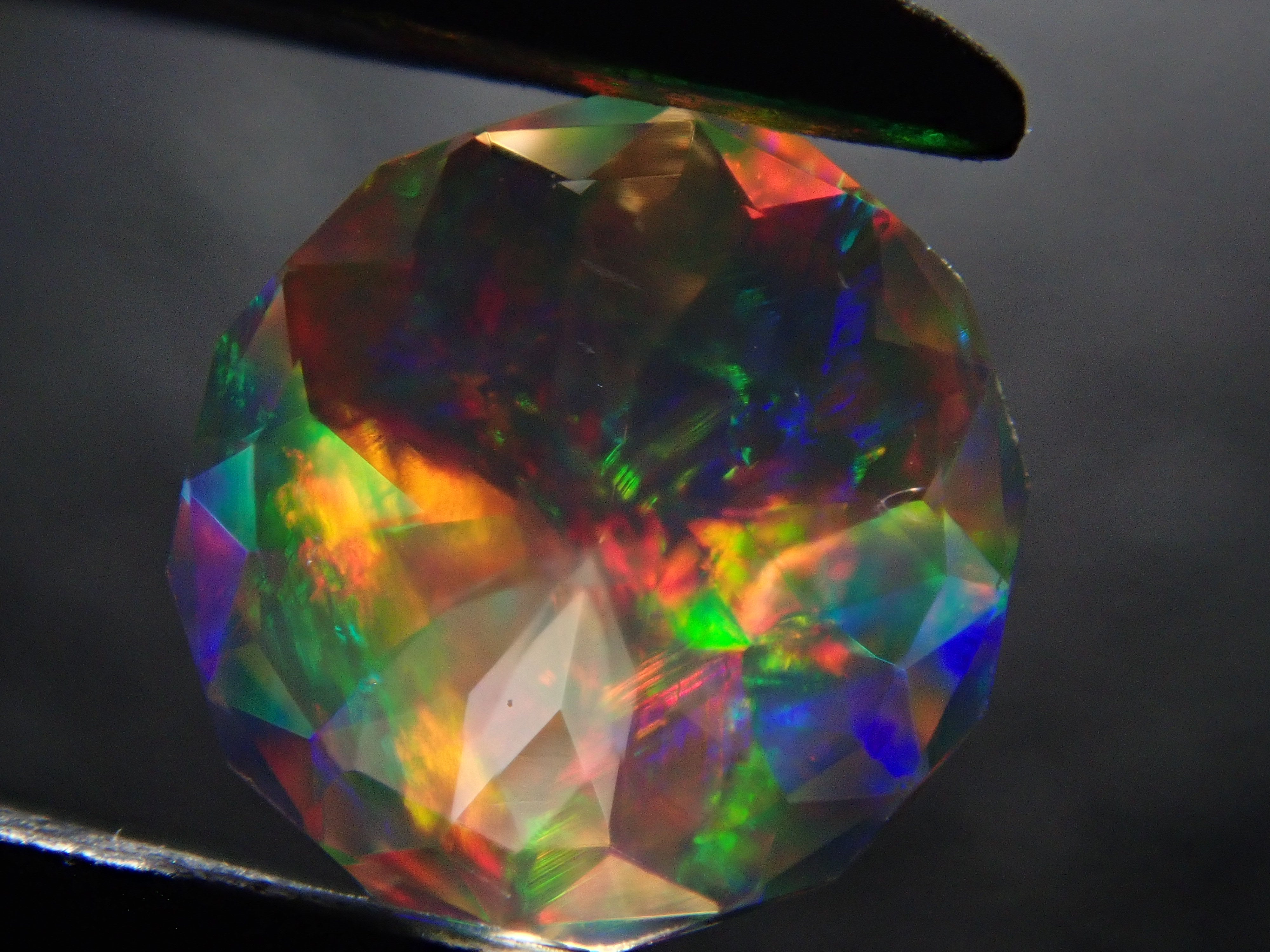 [12557610] Mexican Fire Opal (Faceted) 0.218ct Loose