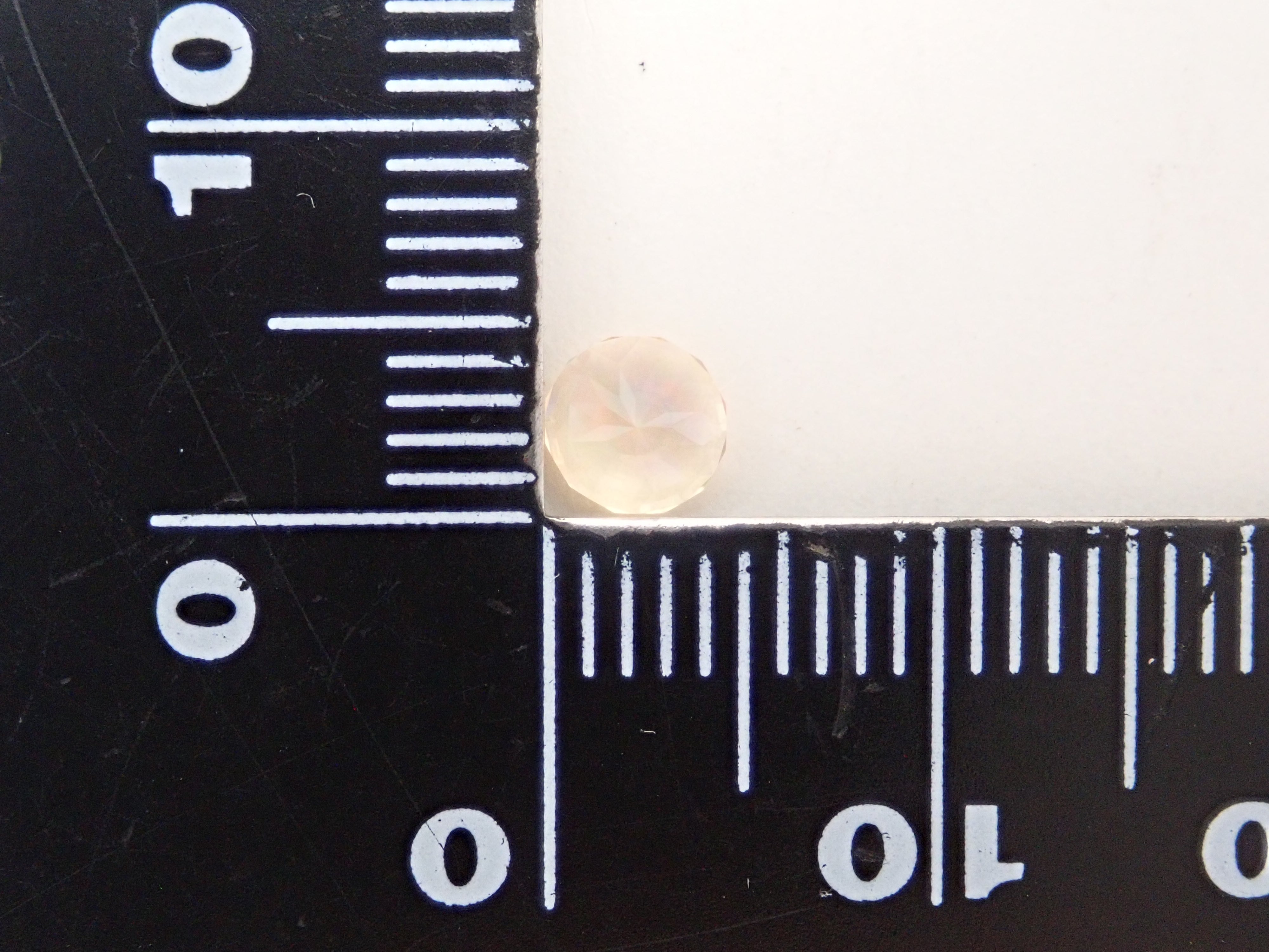 [12557610] Mexican Fire Opal (Faceted) 0.218ct Loose