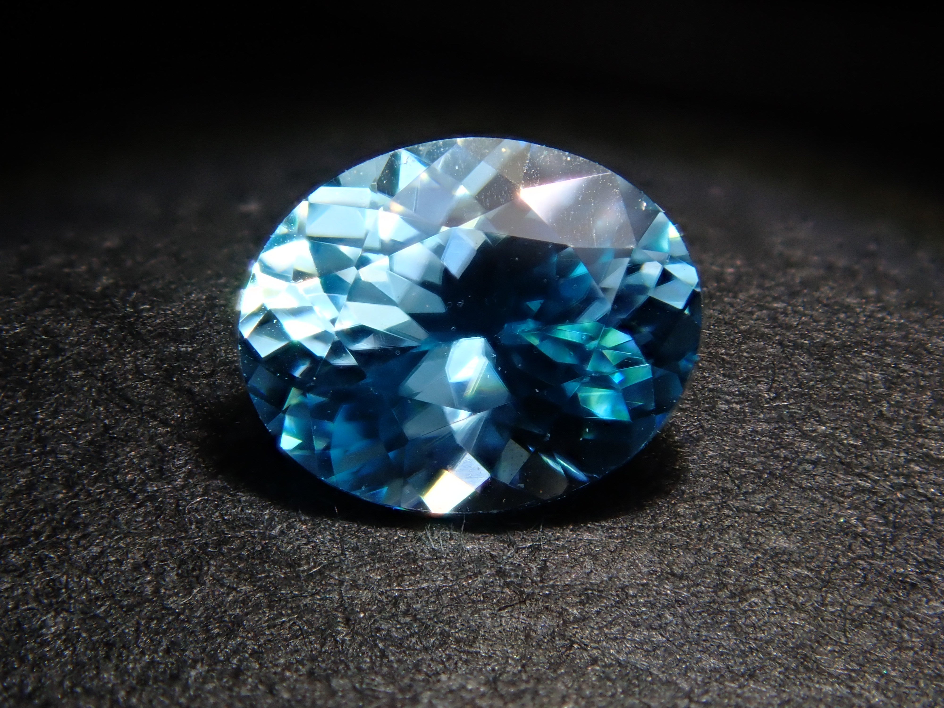 [12558999] 柬埔寨藍鋯石 0.440克拉 散裝