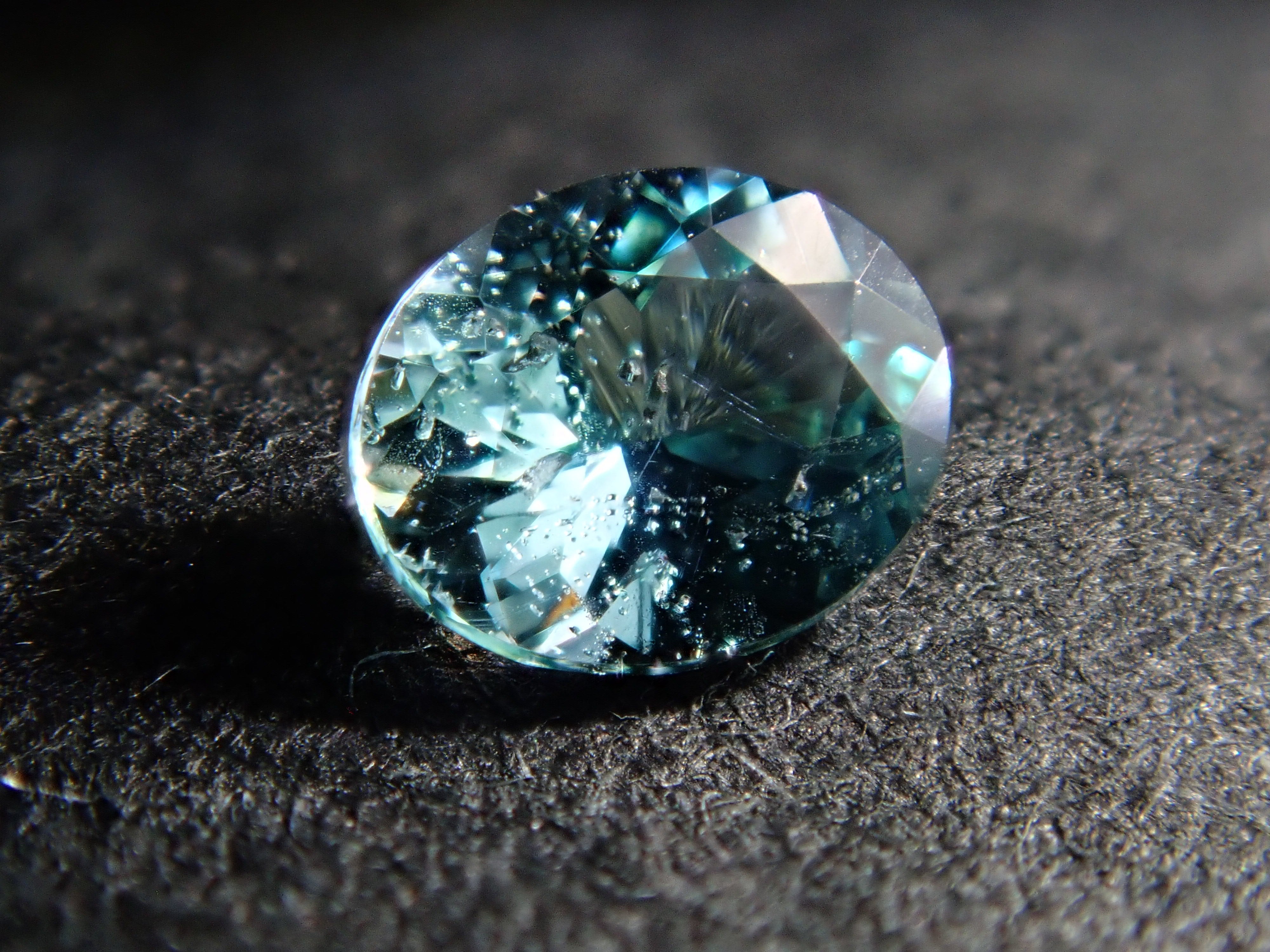 [12559007] 坦尚尼亞角石 0.132克拉散石