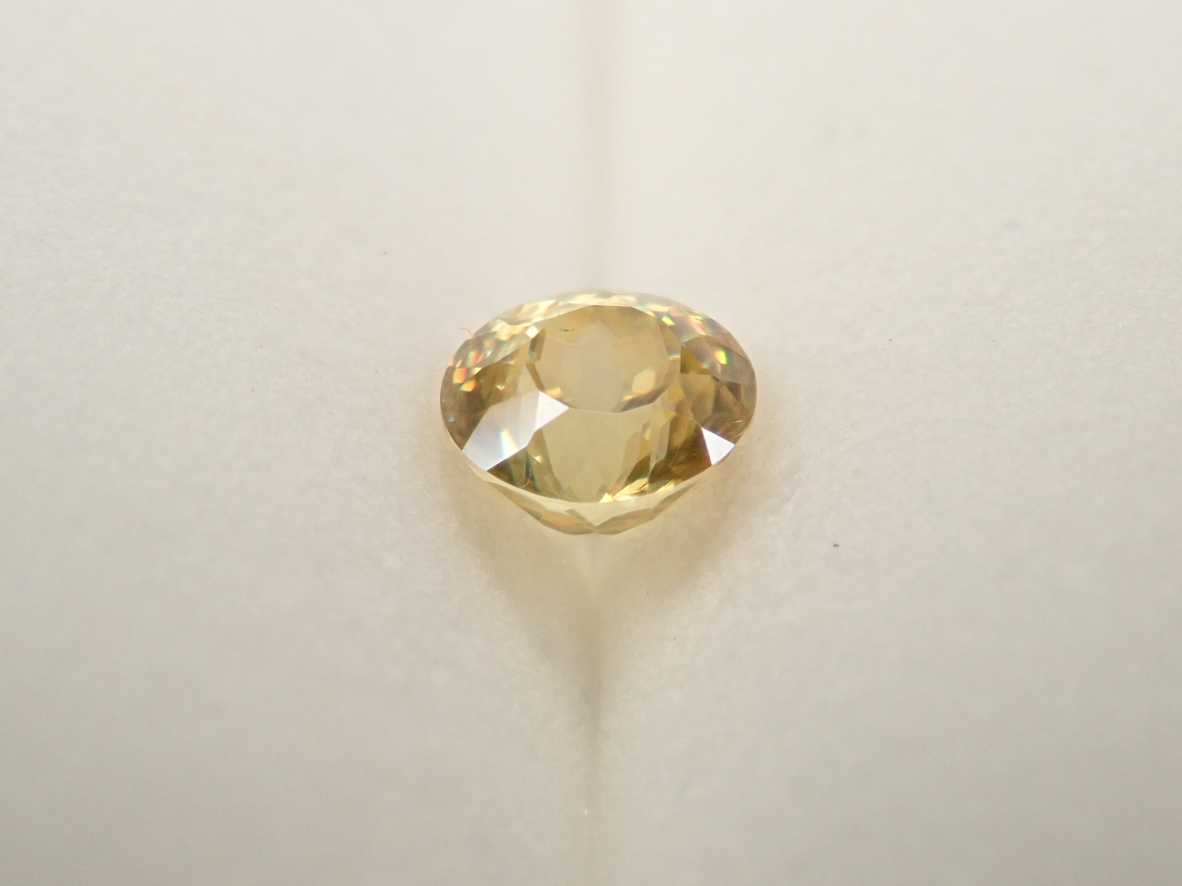 【2/8 22時販売】マダガスカル産スフェーン 4.5mm/0.509ctルース