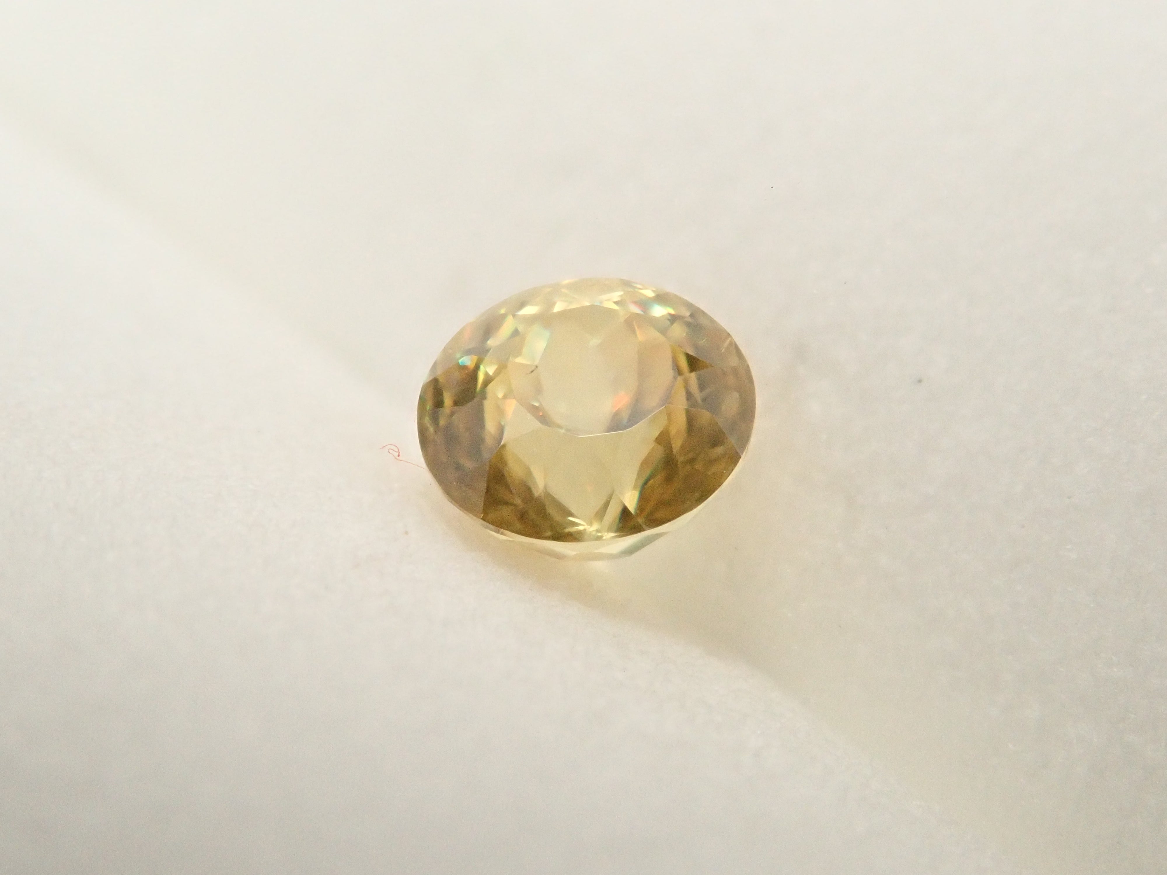 【2/8 22時販売】マダガスカル産スフェーン 4.5mm/0.509ctルース