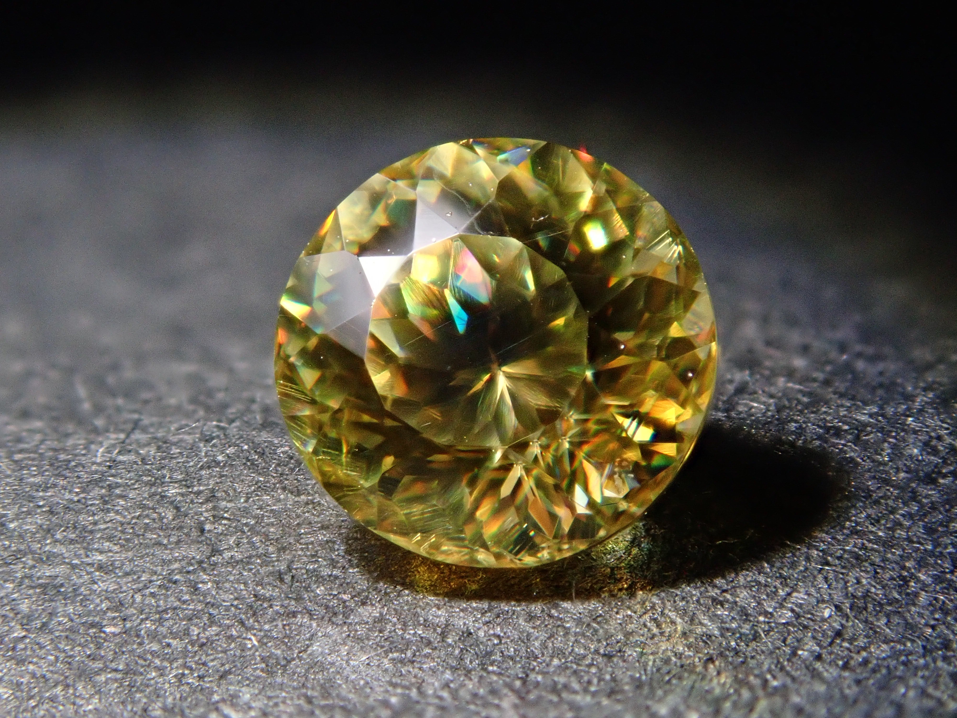 12559756掲載】マダガスカル産スフェーン 0.509ctルース