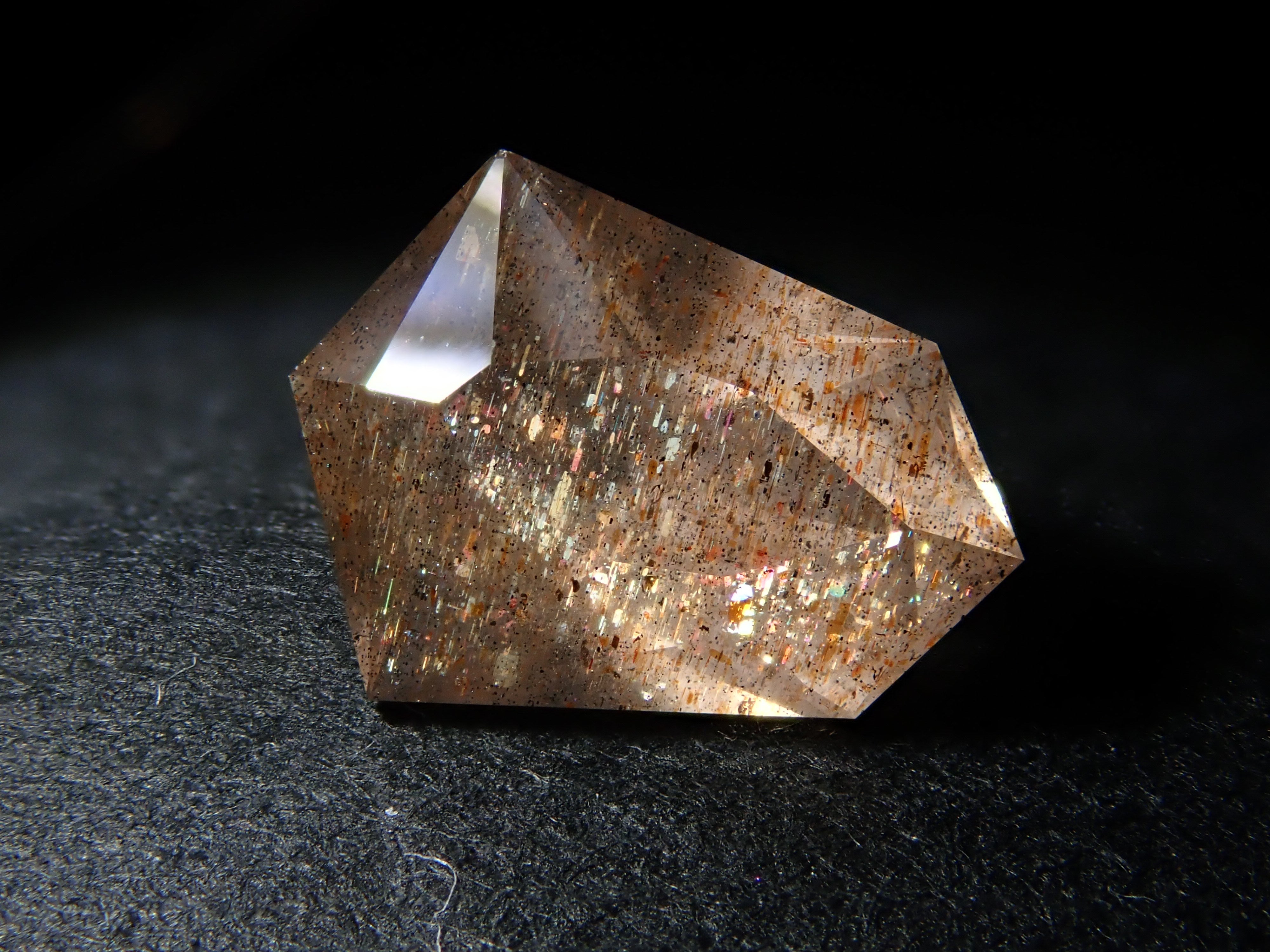 [12559554] Aventurine Beryl 0.933ct Loose Stone