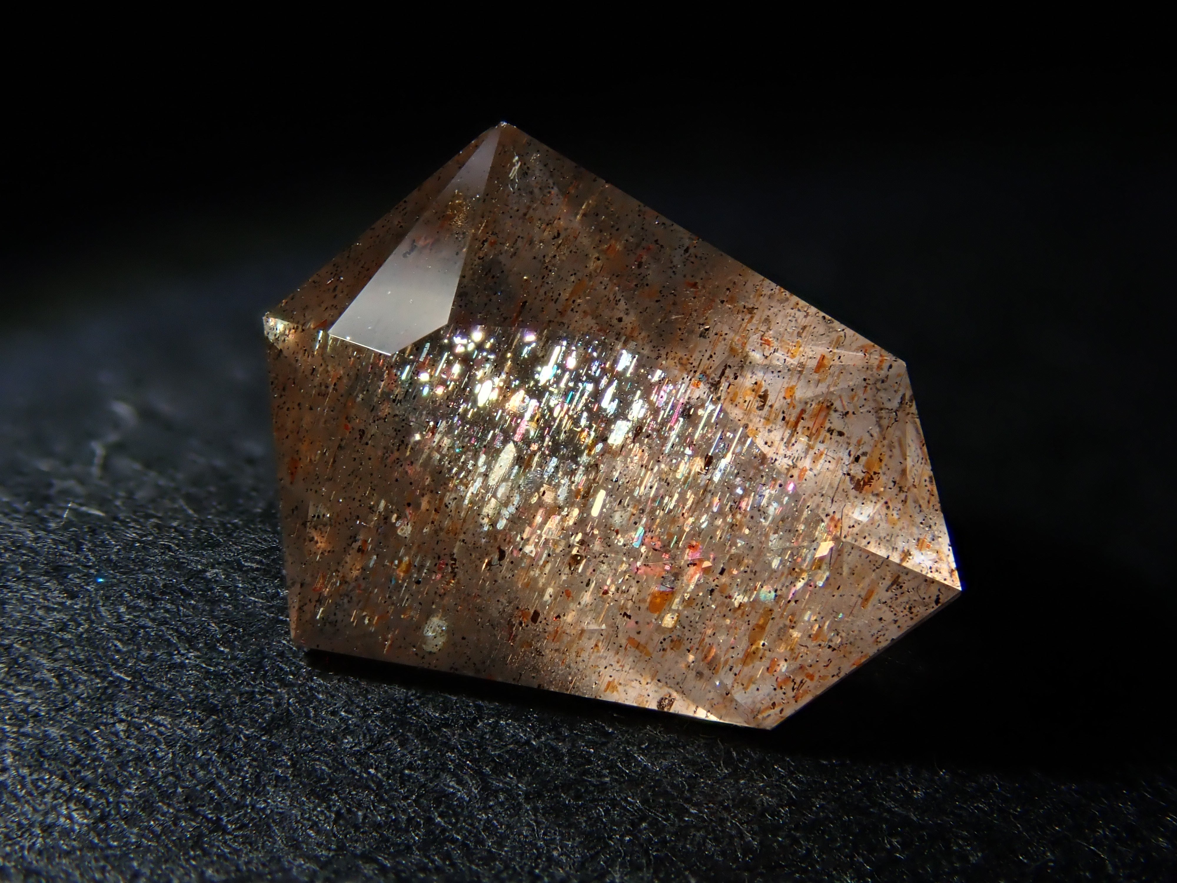 [12559554] Aventurine Beryl 0.933ct Loose Stone