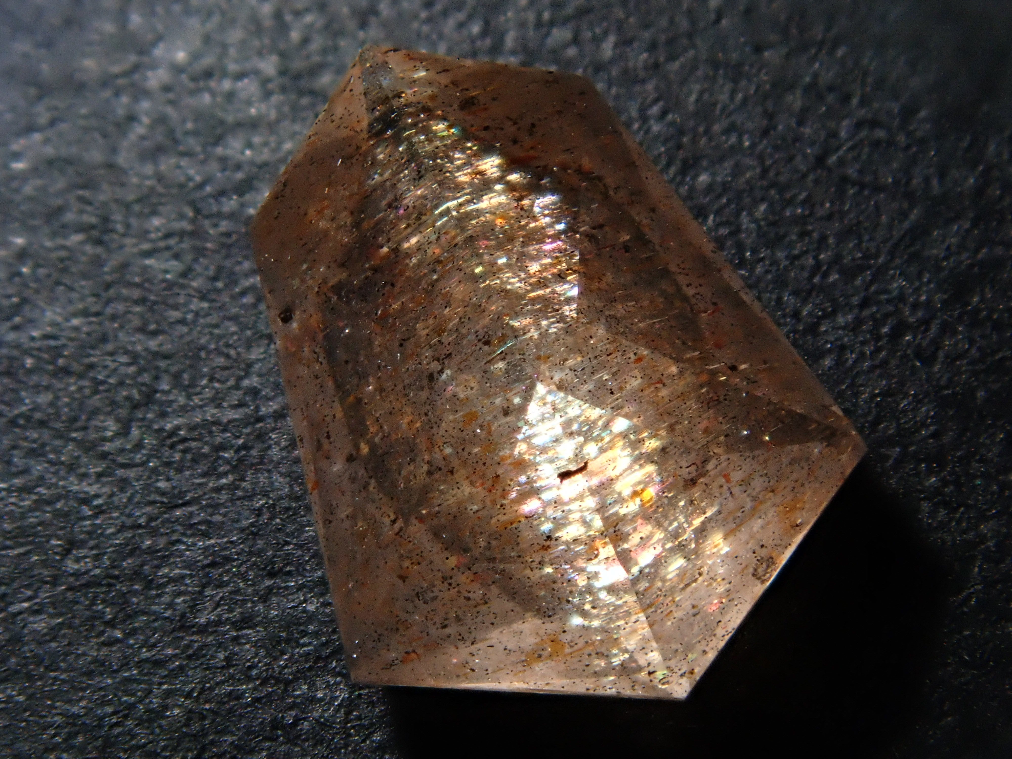 [12559554] Aventurine Beryl 0.933ct Loose Stone