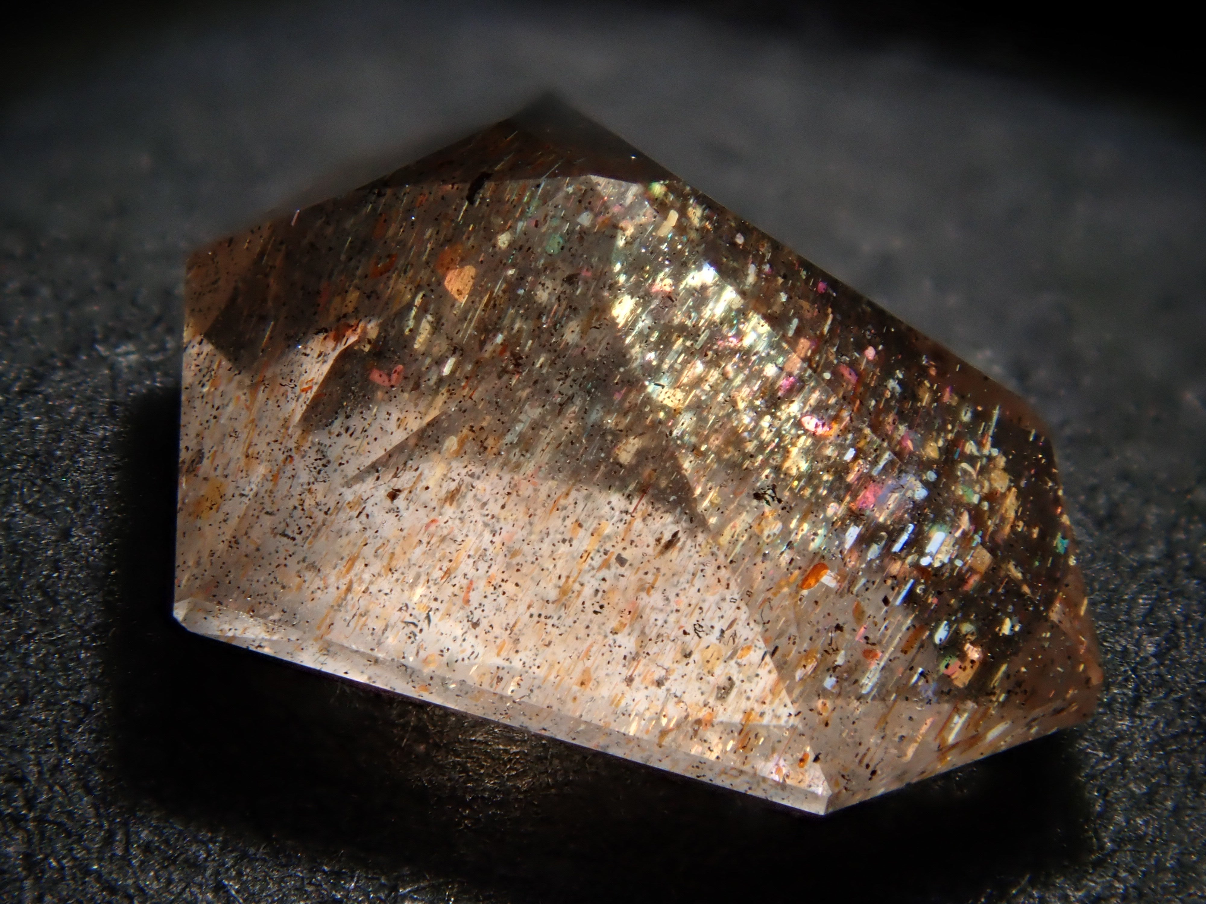 [12559554] Aventurine Beryl 0.933ct Loose Stone