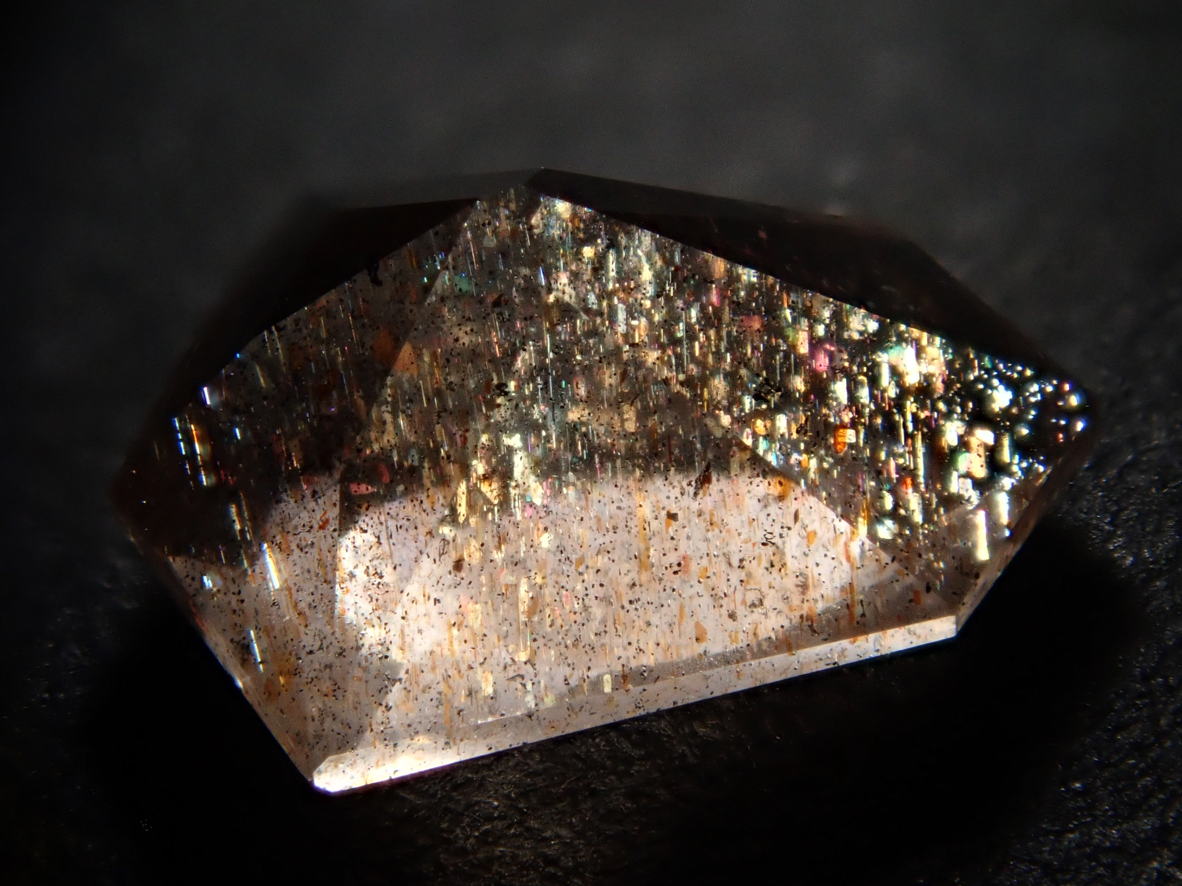 [12559554] Aventurine Beryl 0.933ct Loose Stone