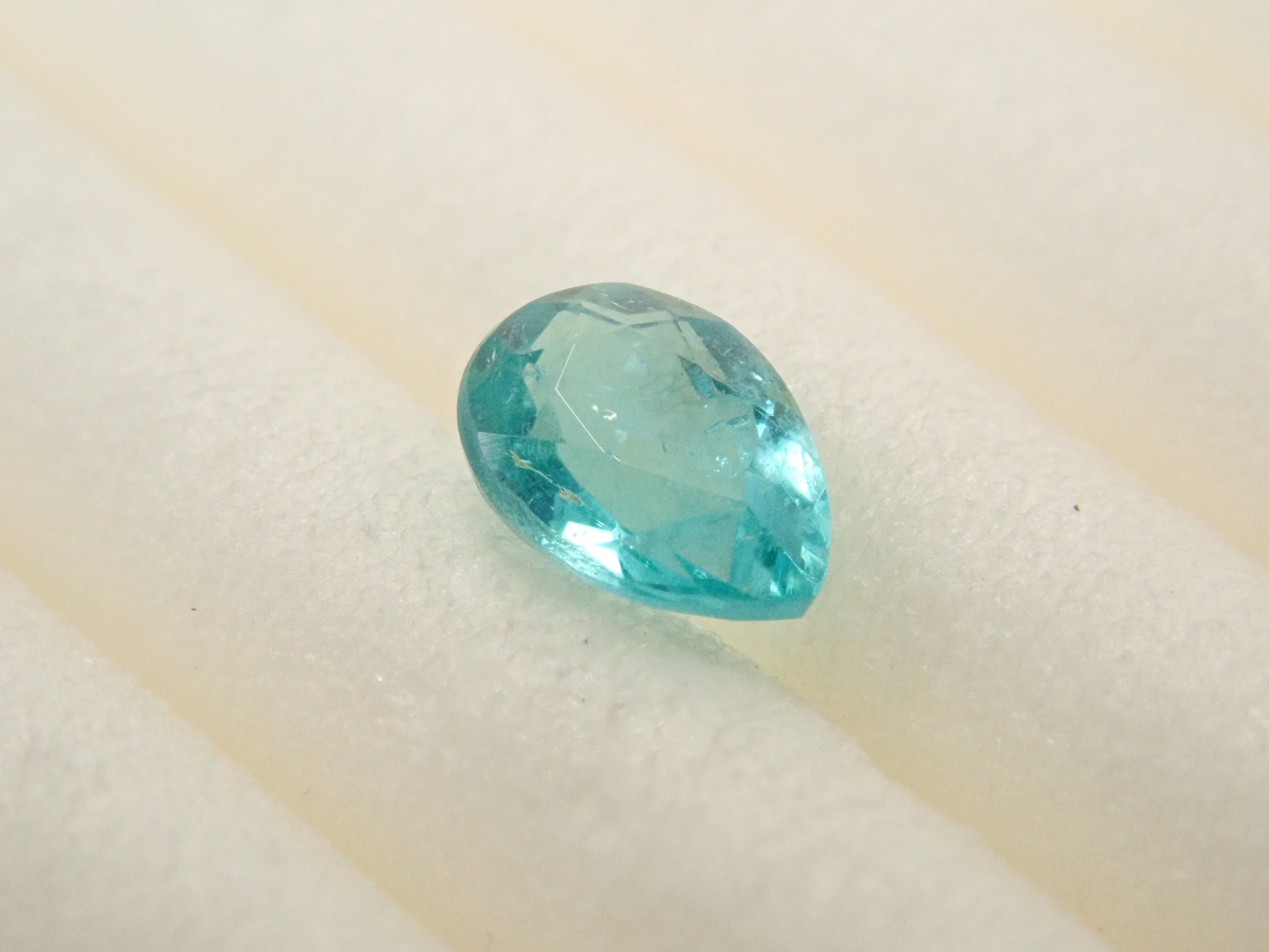 【2/8 22時販売】ブラジル産パライバトルマリン 0.162ctルース（CuO：1.0%,MnO：3.5%）