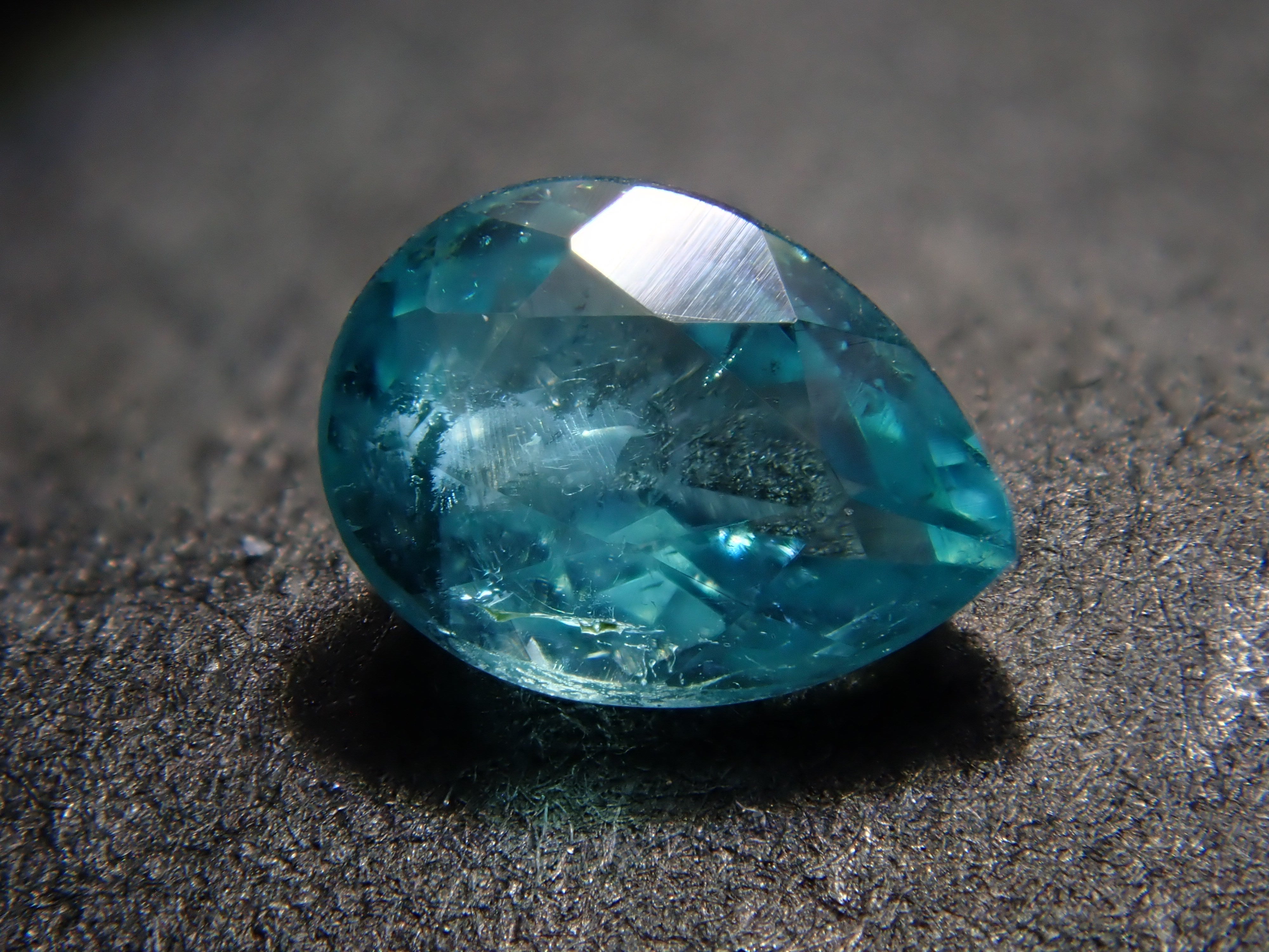 【2/8 22時販売】ブラジル産パライバトルマリン 0.162ctルース（CuO：1.0%,MnO：3.5%）