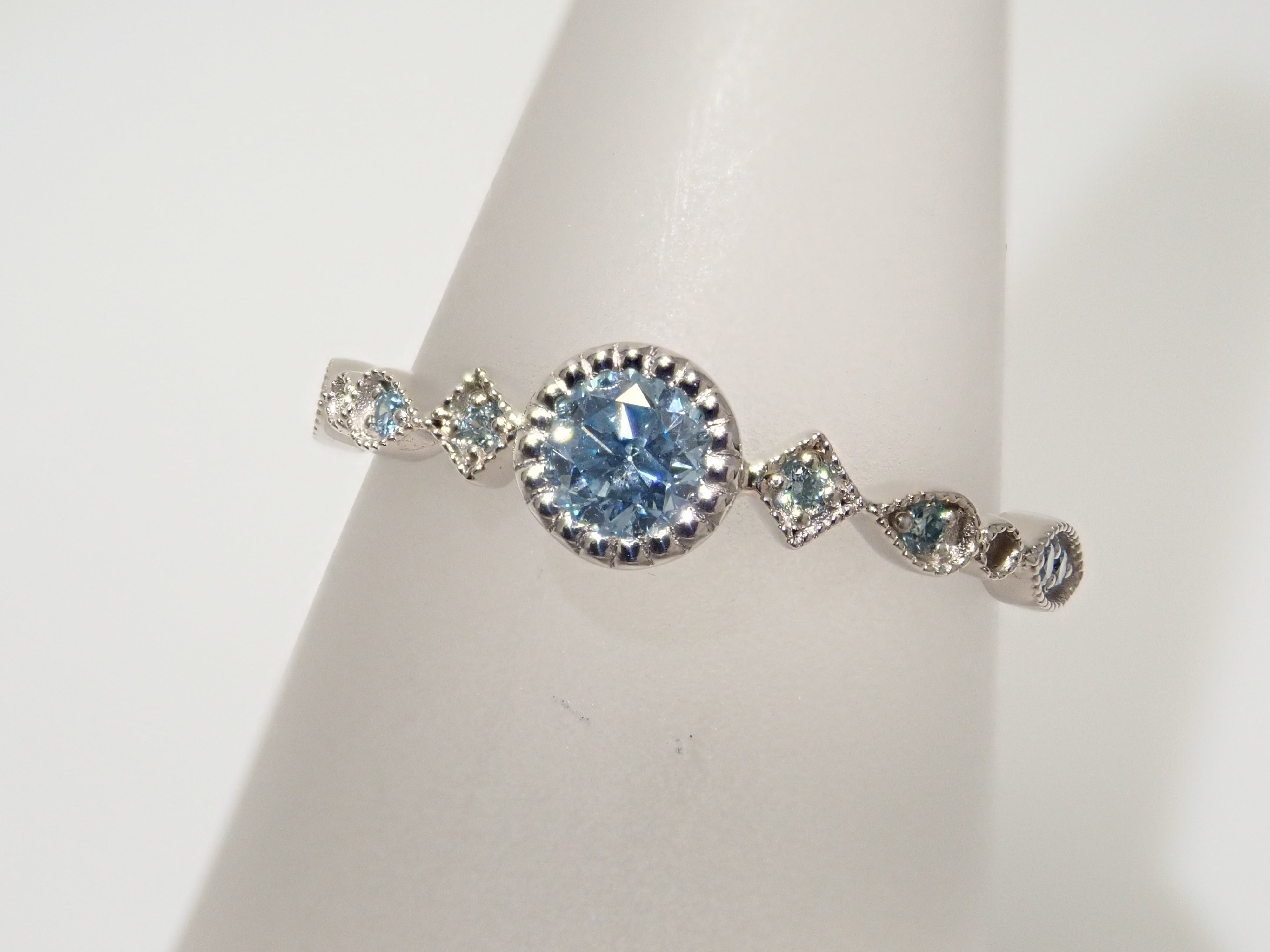 Pt950 アイスブルーダイヤモンド（トリートメント） 0.197ct リング