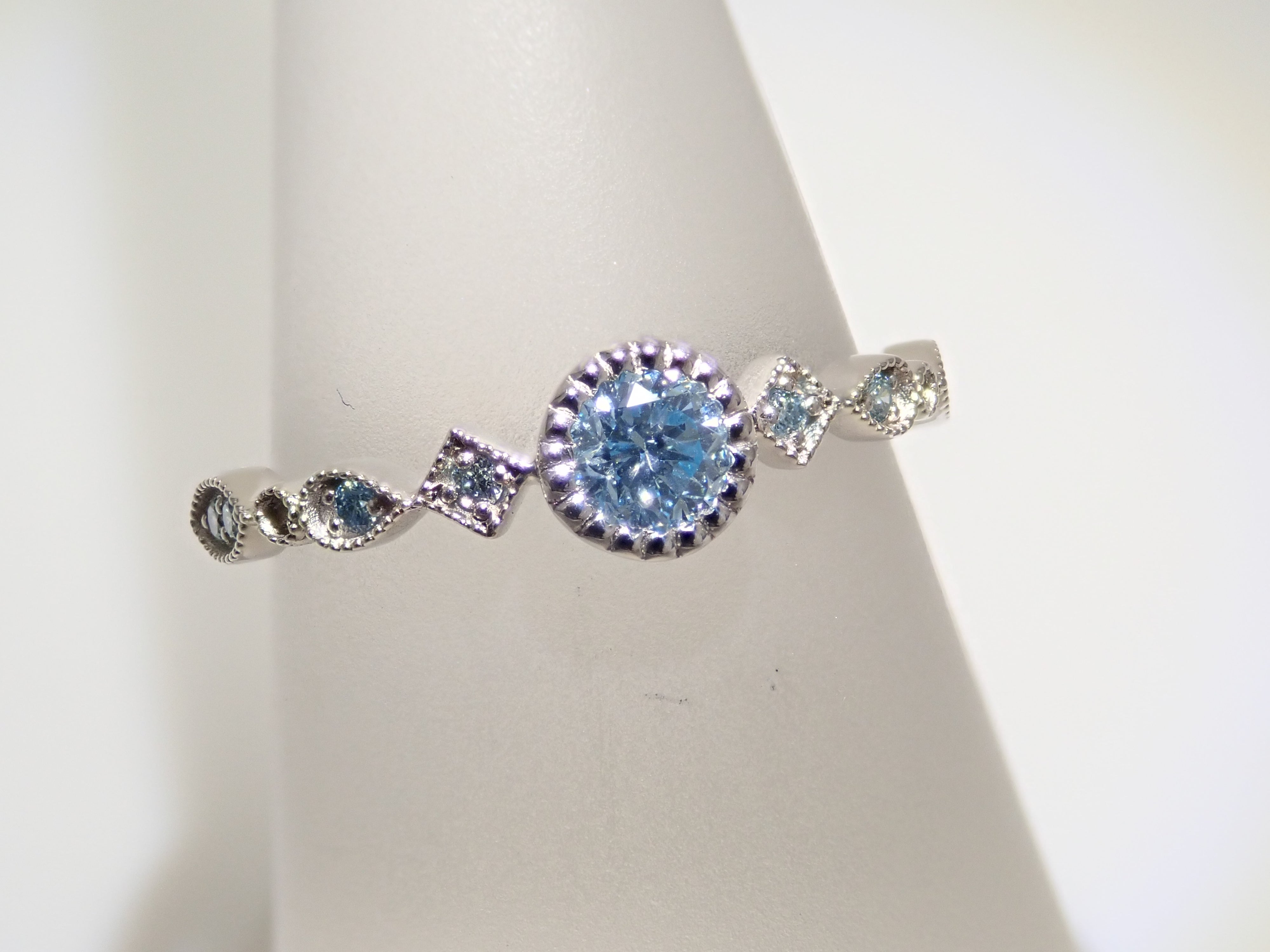 Pt950 アイスブルーダイヤモンド（トリートメント） 0.197ct リング
