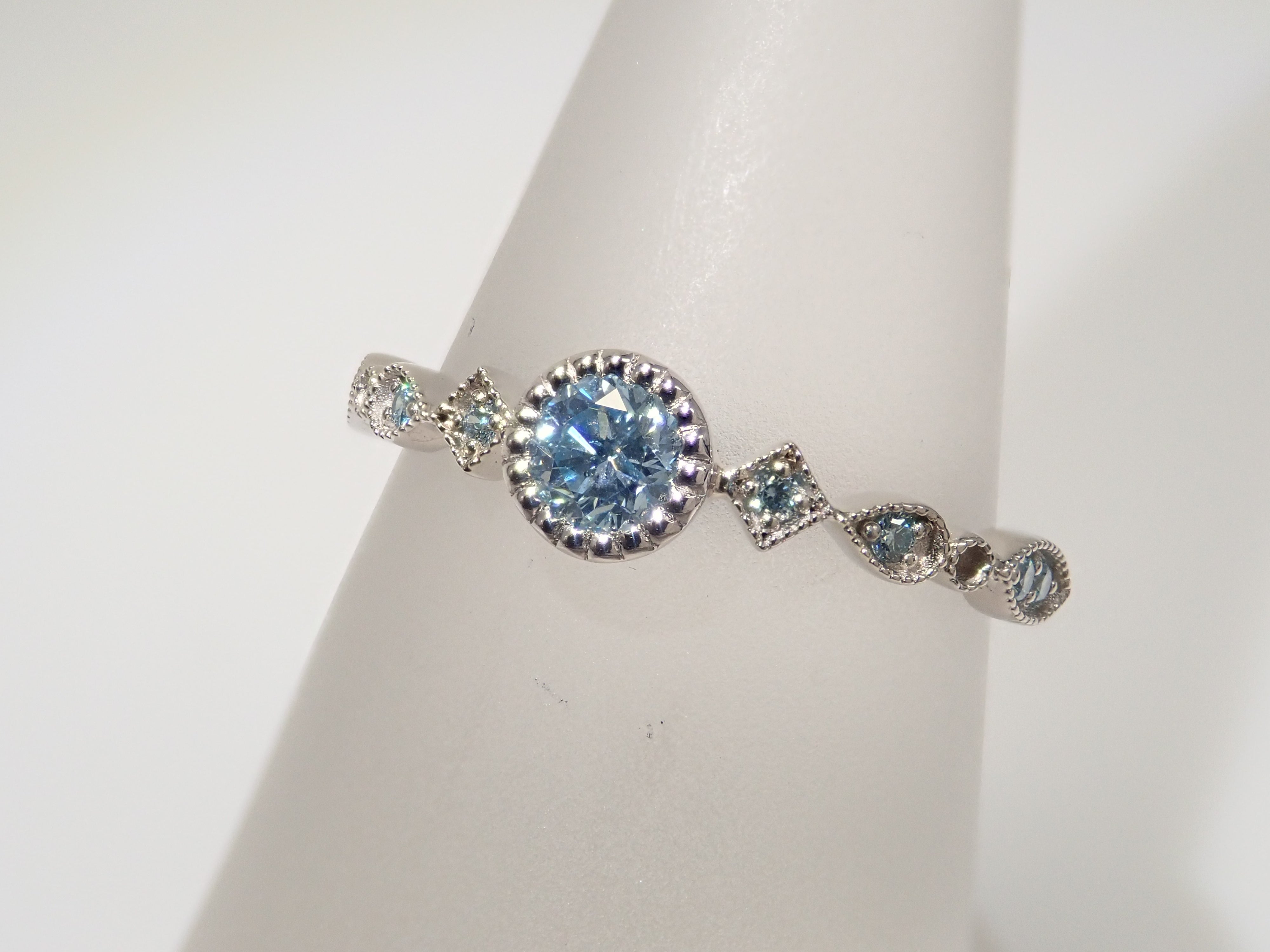 Pt950 アイスブルーダイヤモンド（トリートメント） 0.197ct リング