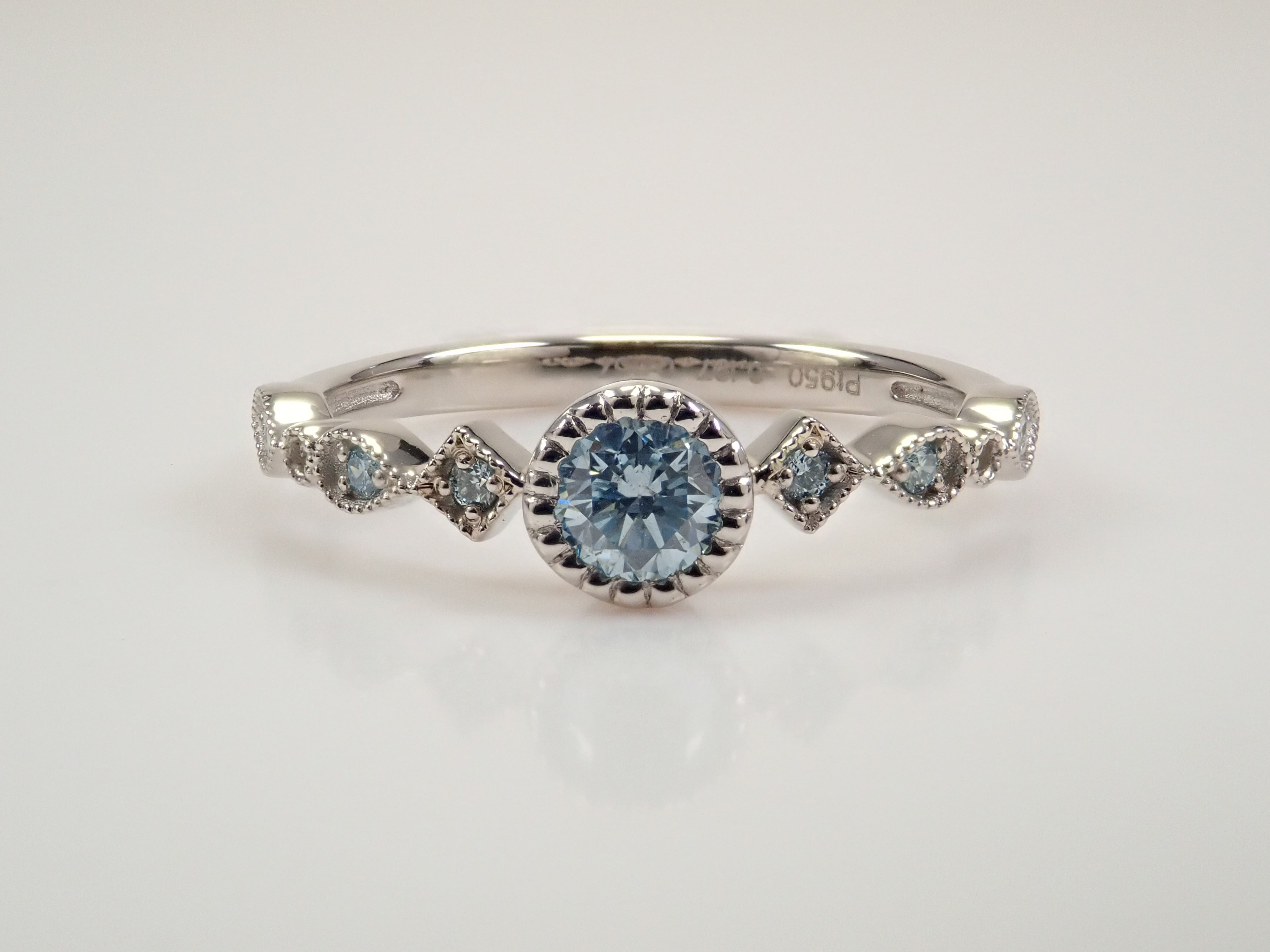 Pt950 アイスブルーダイヤモンド（トリートメント） 0.197ct リング