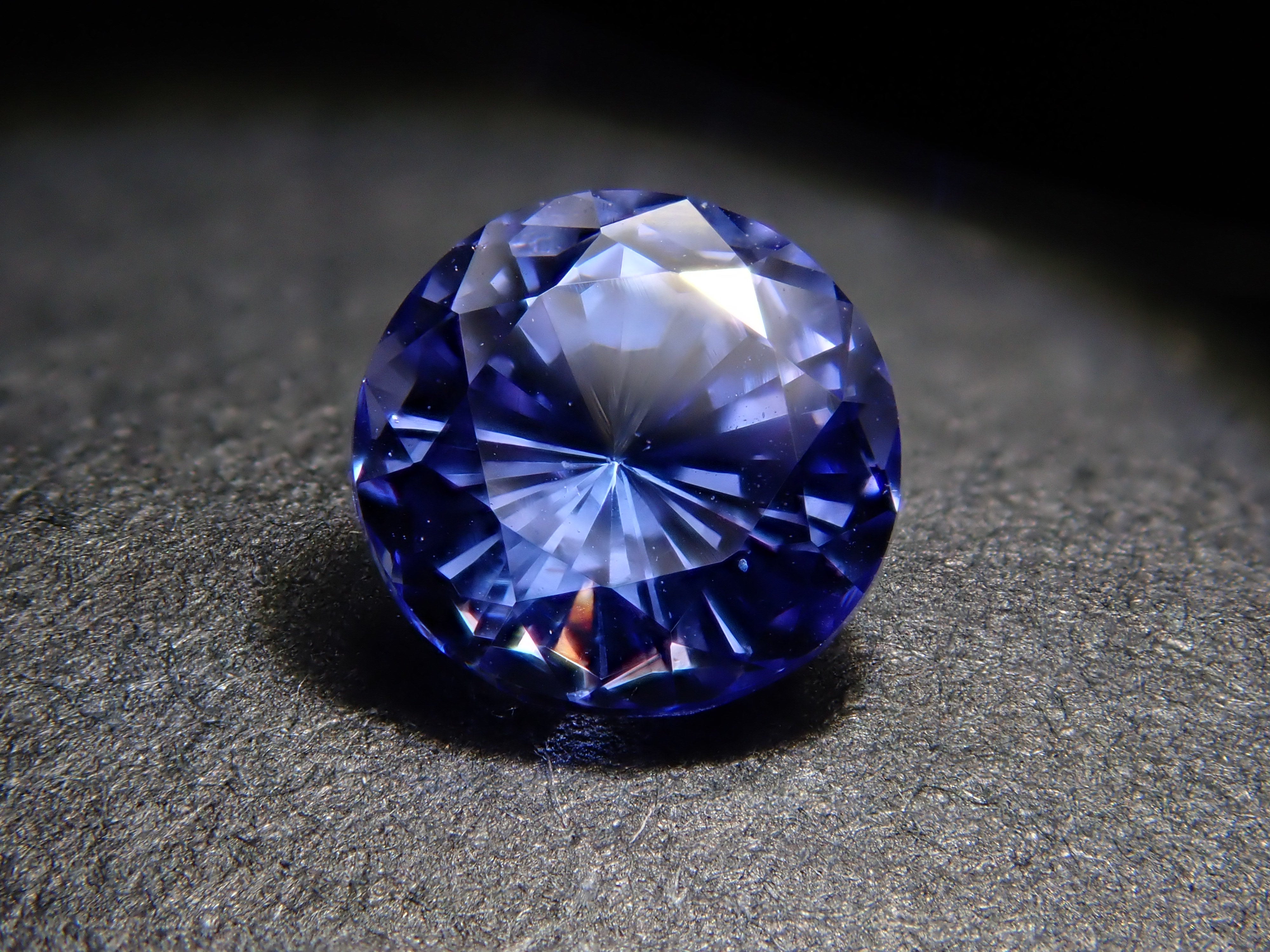 【2/5 22時販売】タンザニア産タンザナイト 4.5mm/0.390ctルース AIGS