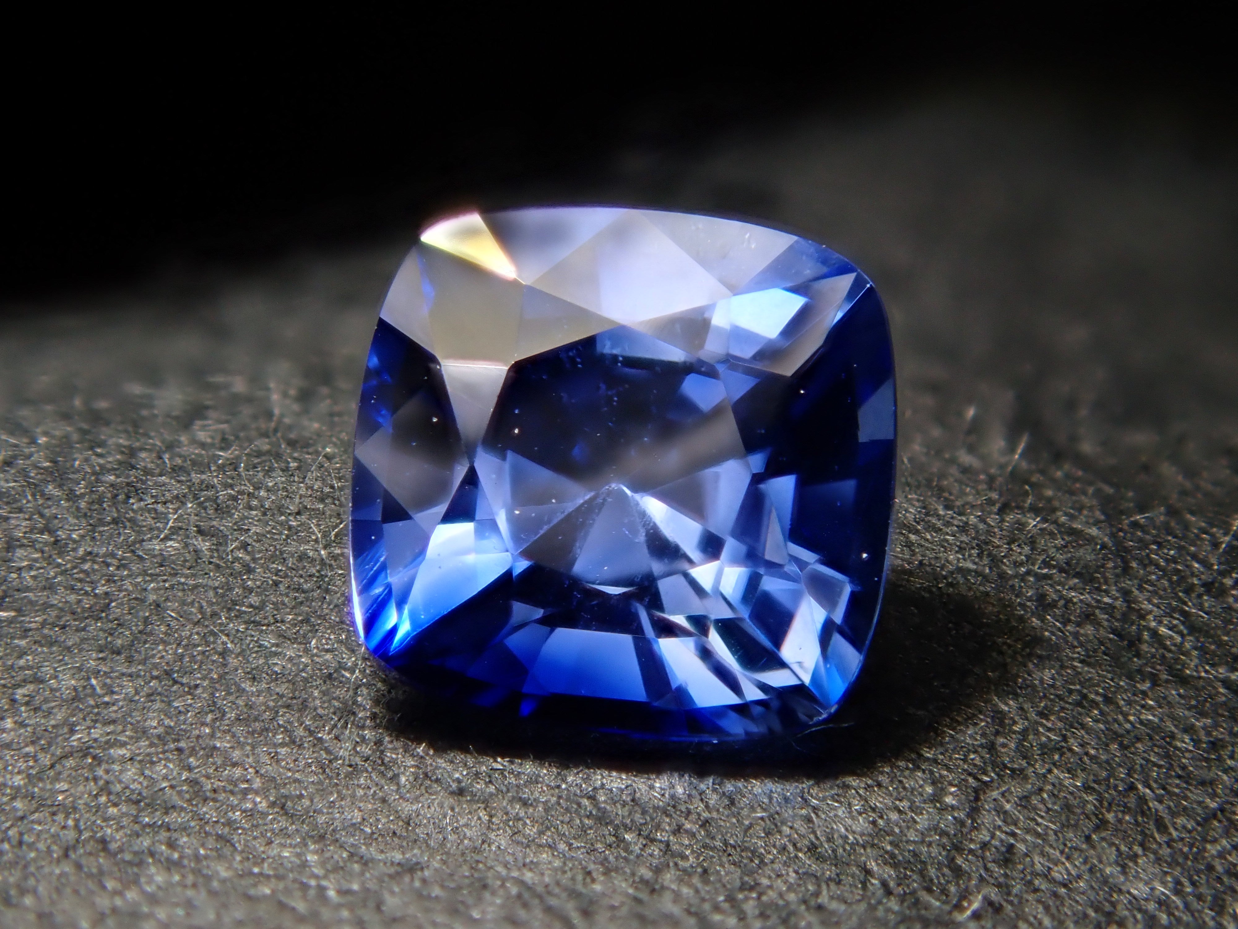 [12561426] Cornflower Blue Sapphire 0.370ct Loose