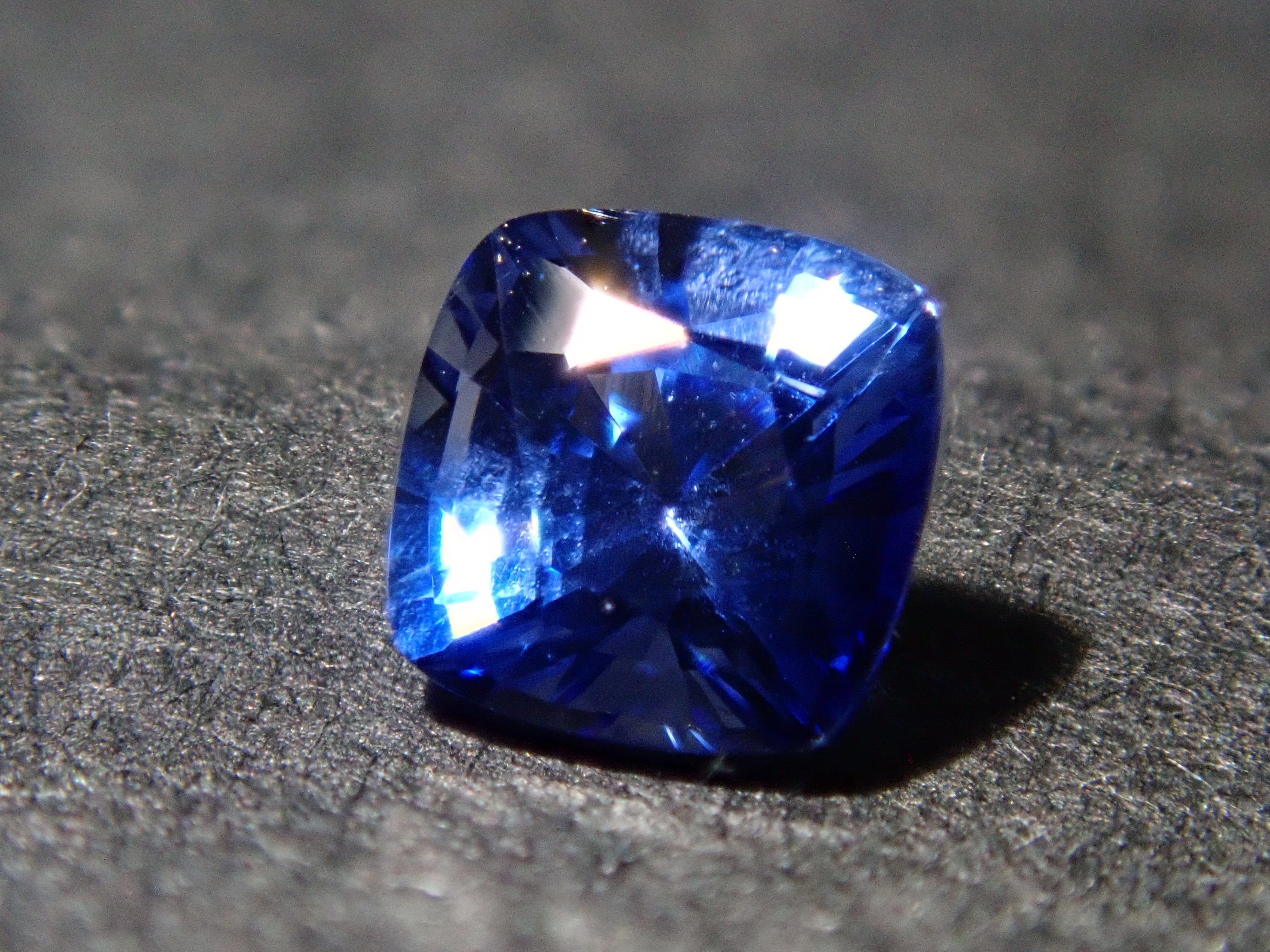 [12561426] Cornflower Blue Sapphire 0.370ct Loose