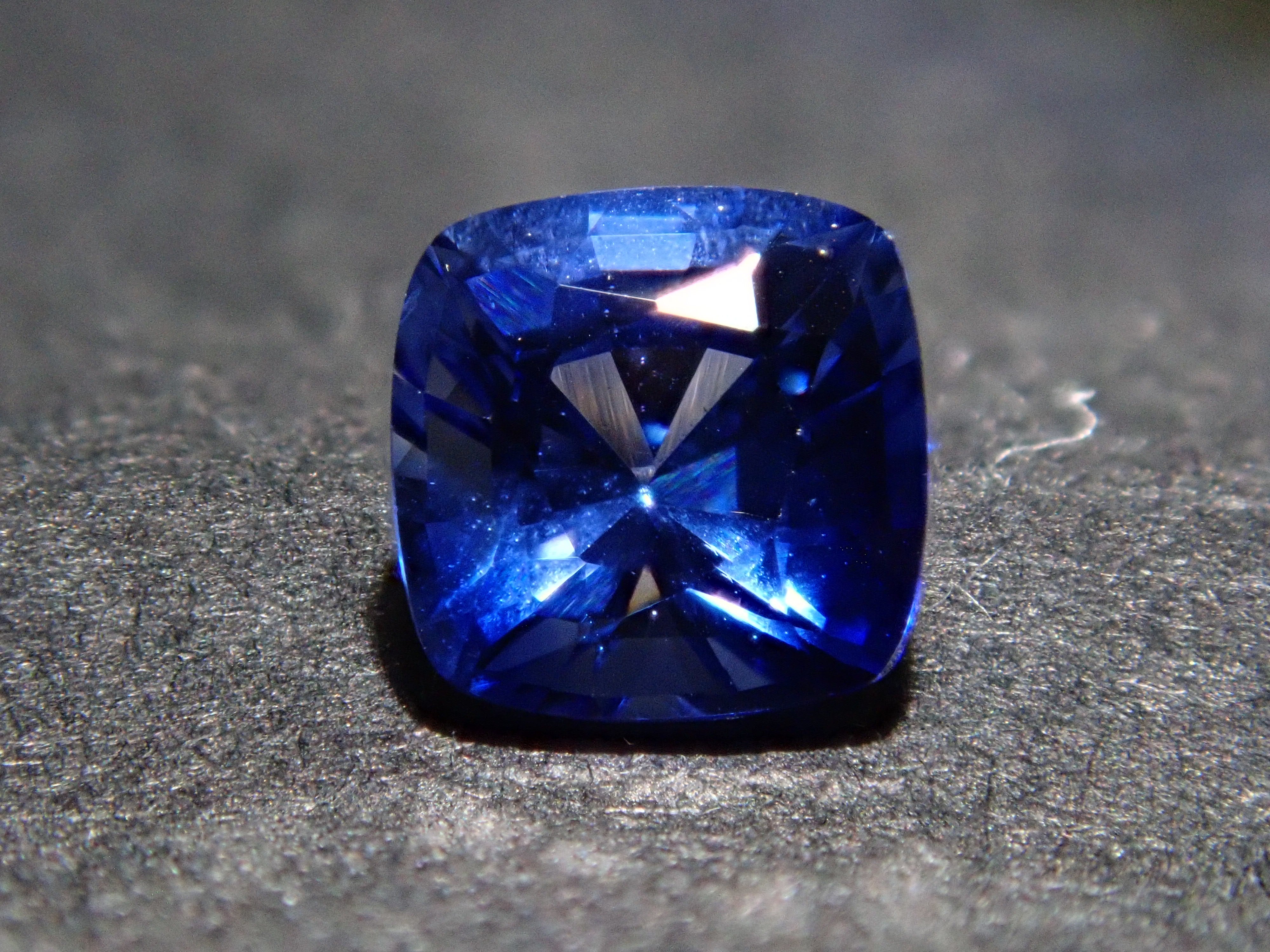 [12561426] Cornflower Blue Sapphire 0.370ct Loose