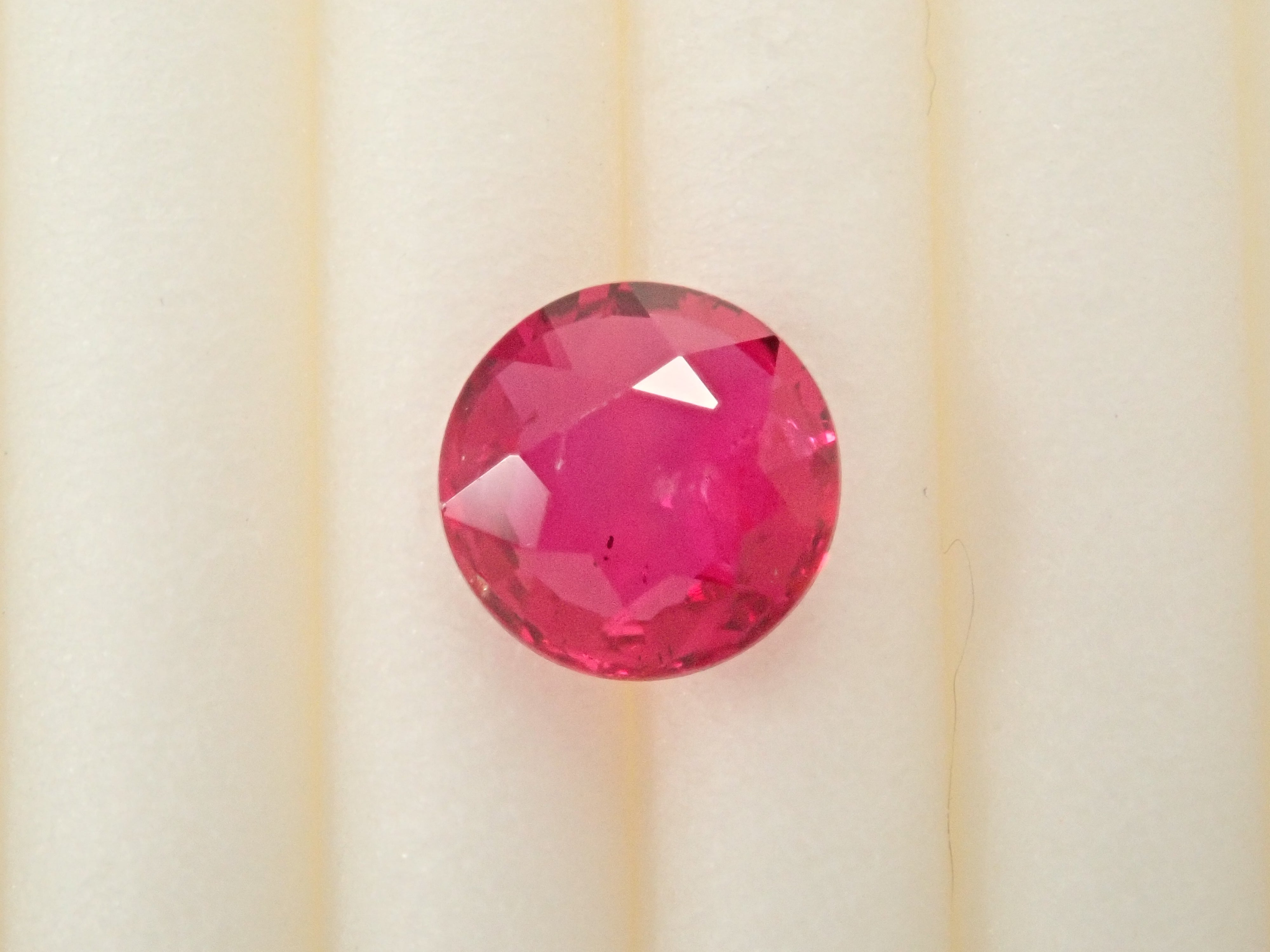 [12561429] Unheated Pigeon Blood Ruby 0.520ct Loose