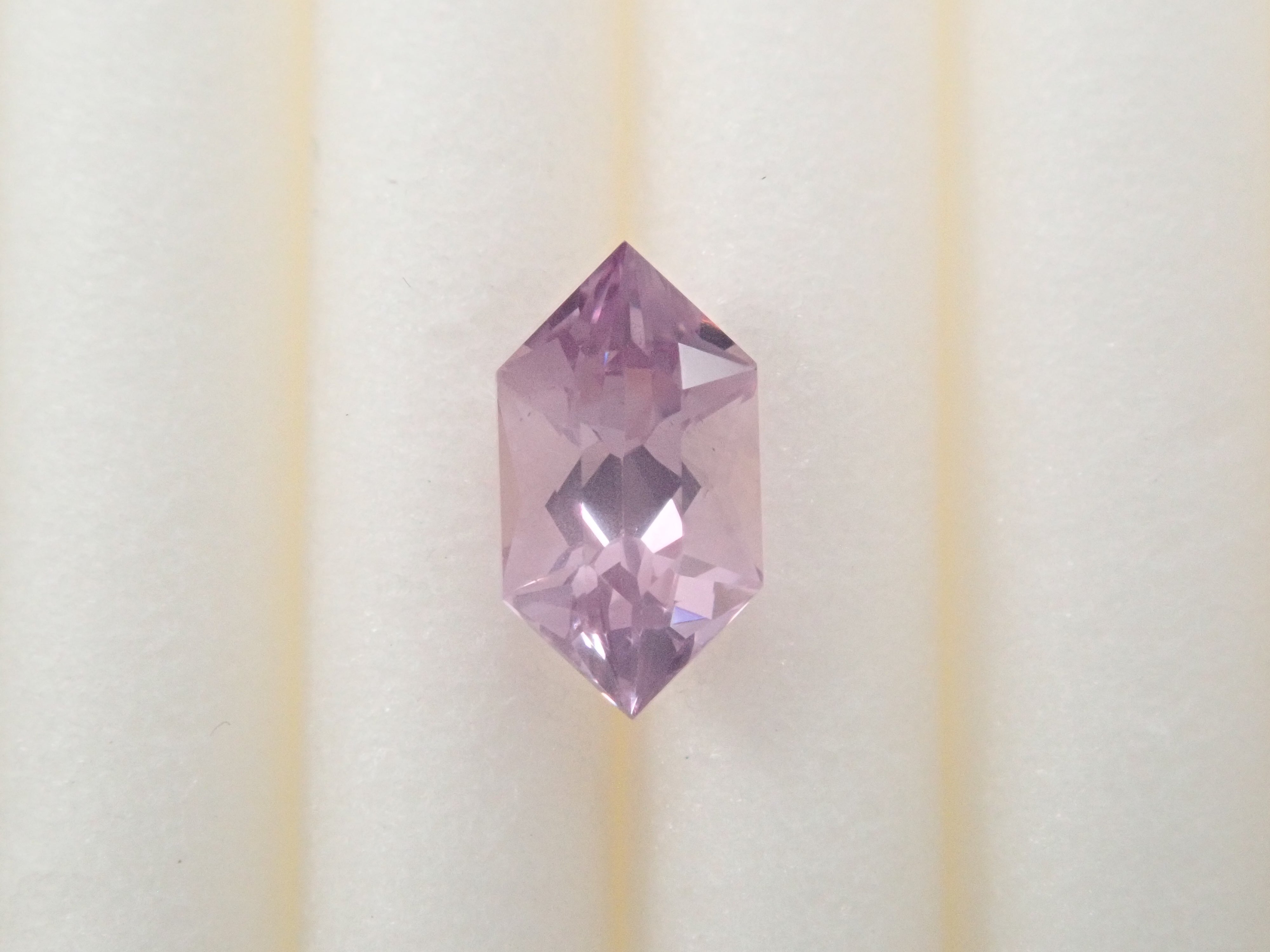 《Limited Edition - Pop-up Event Special》Gem Gacha 💎 Win gems such as red sapphire with a certificate, chameleon diamond, imperial topaz, alexandrite, and gems polished by Mr. Sanje. 《Multiple Purchase Discount Available》