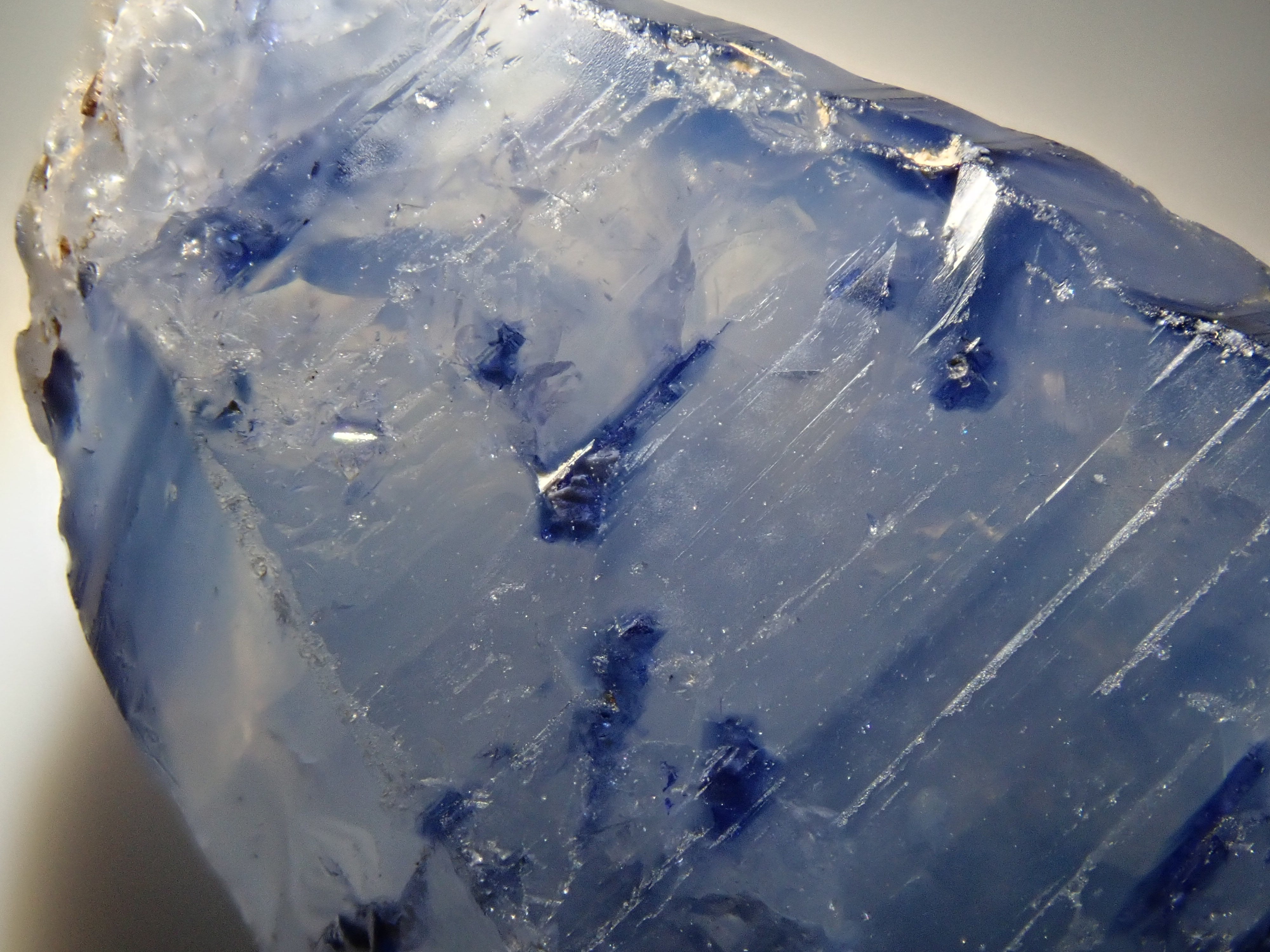 【抽選販売_20260301_15】スリランカ産グラスボディ（サファイアクリスタル） 142.496ct原石