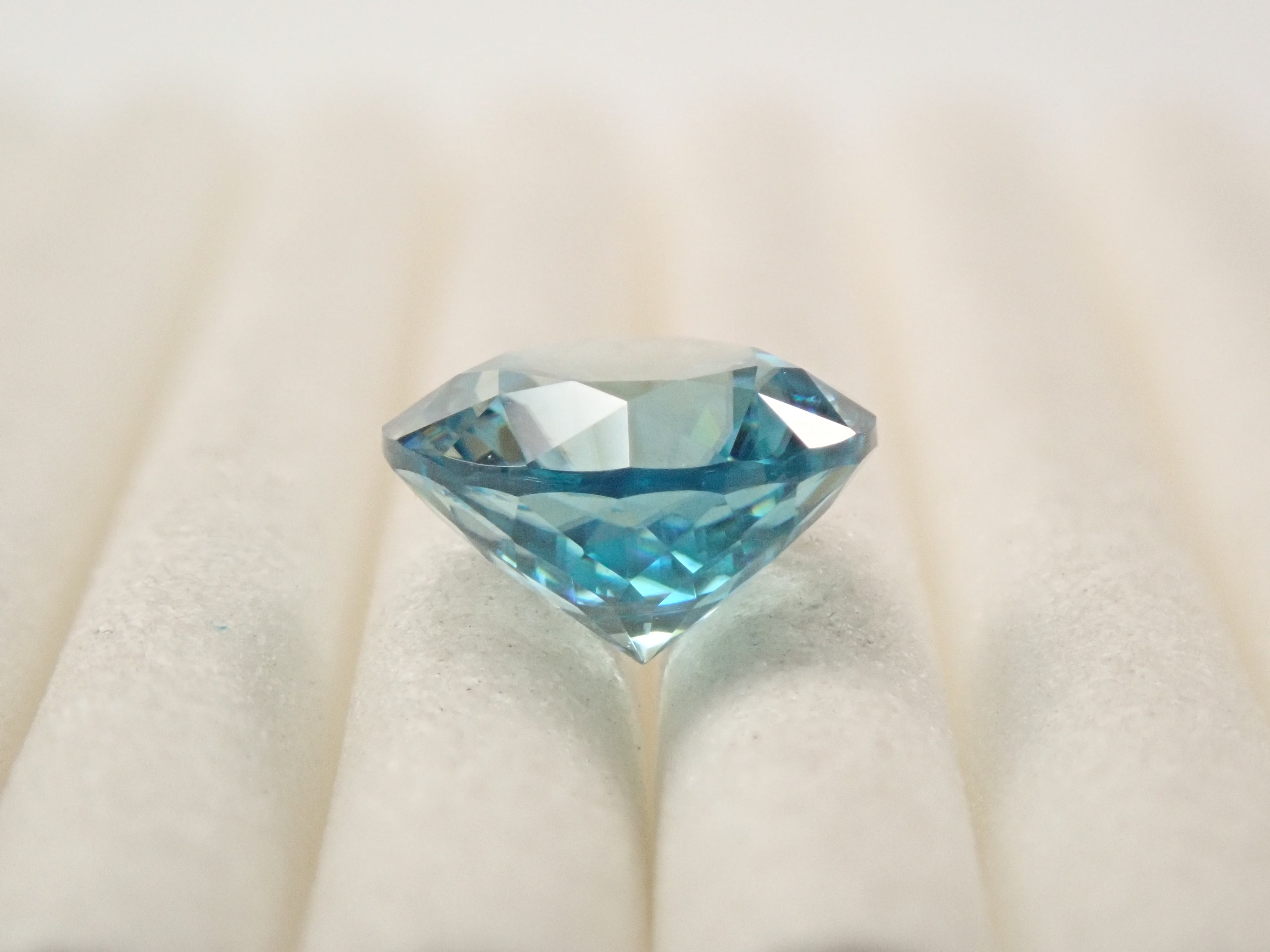 [12560419] Cambodian Blue Zircon 1.962ct Loose