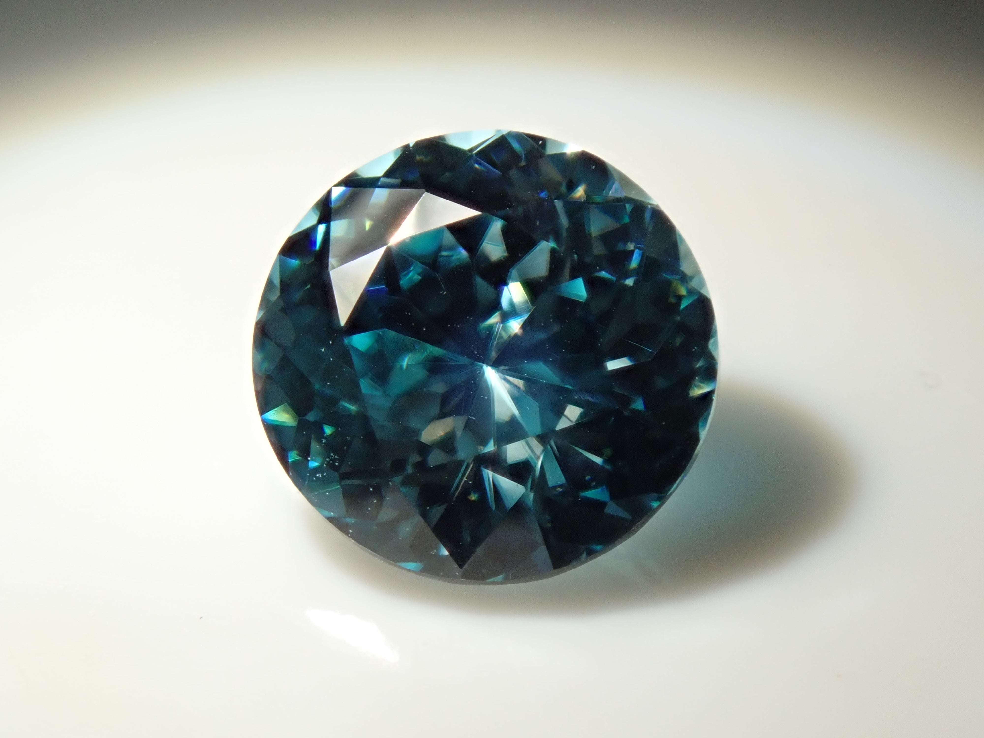 [12560419] Cambodian Blue Zircon 1.962ct Loose