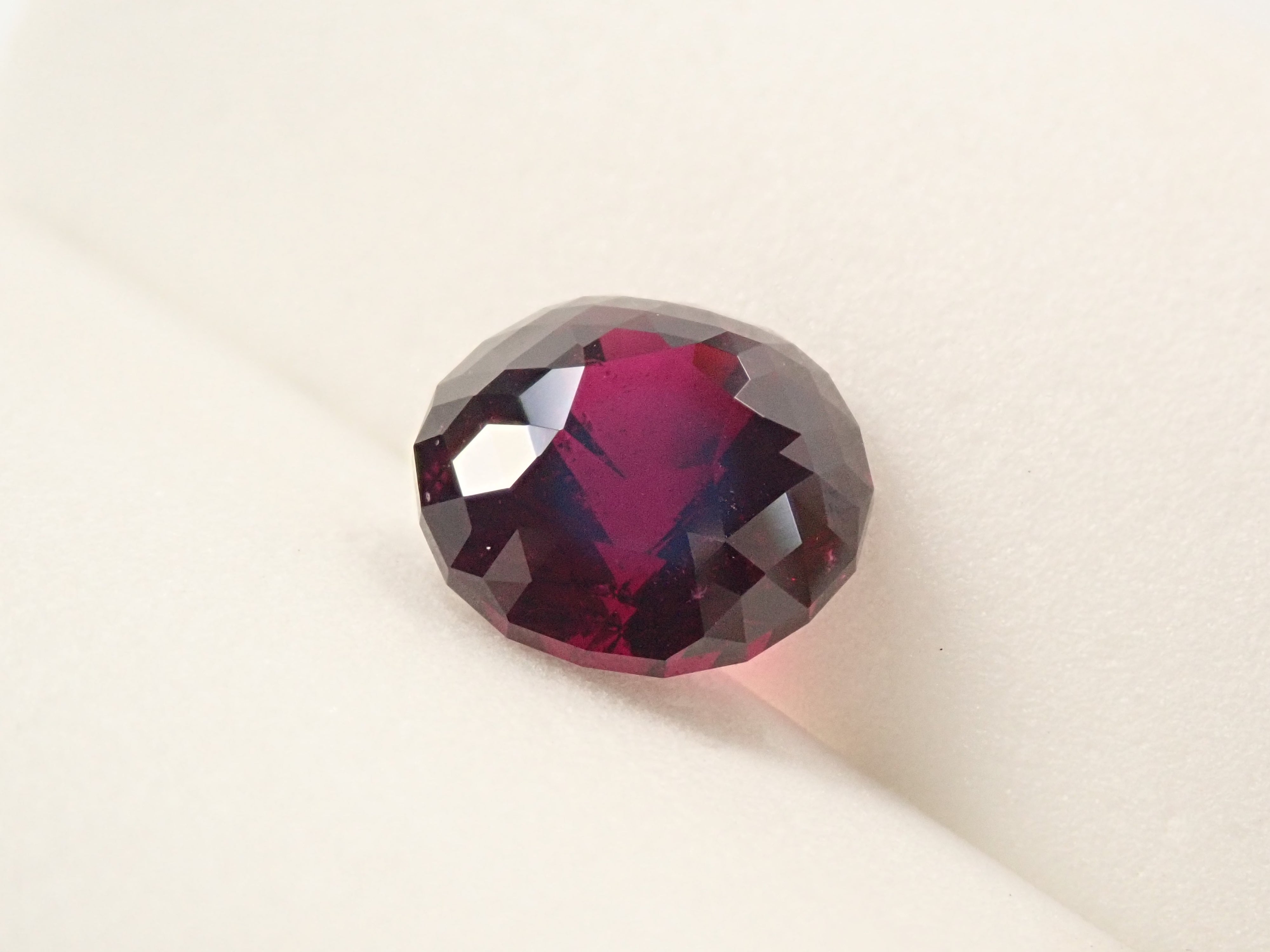 タンザニア産ロードライトガーネット 4.393ctルース