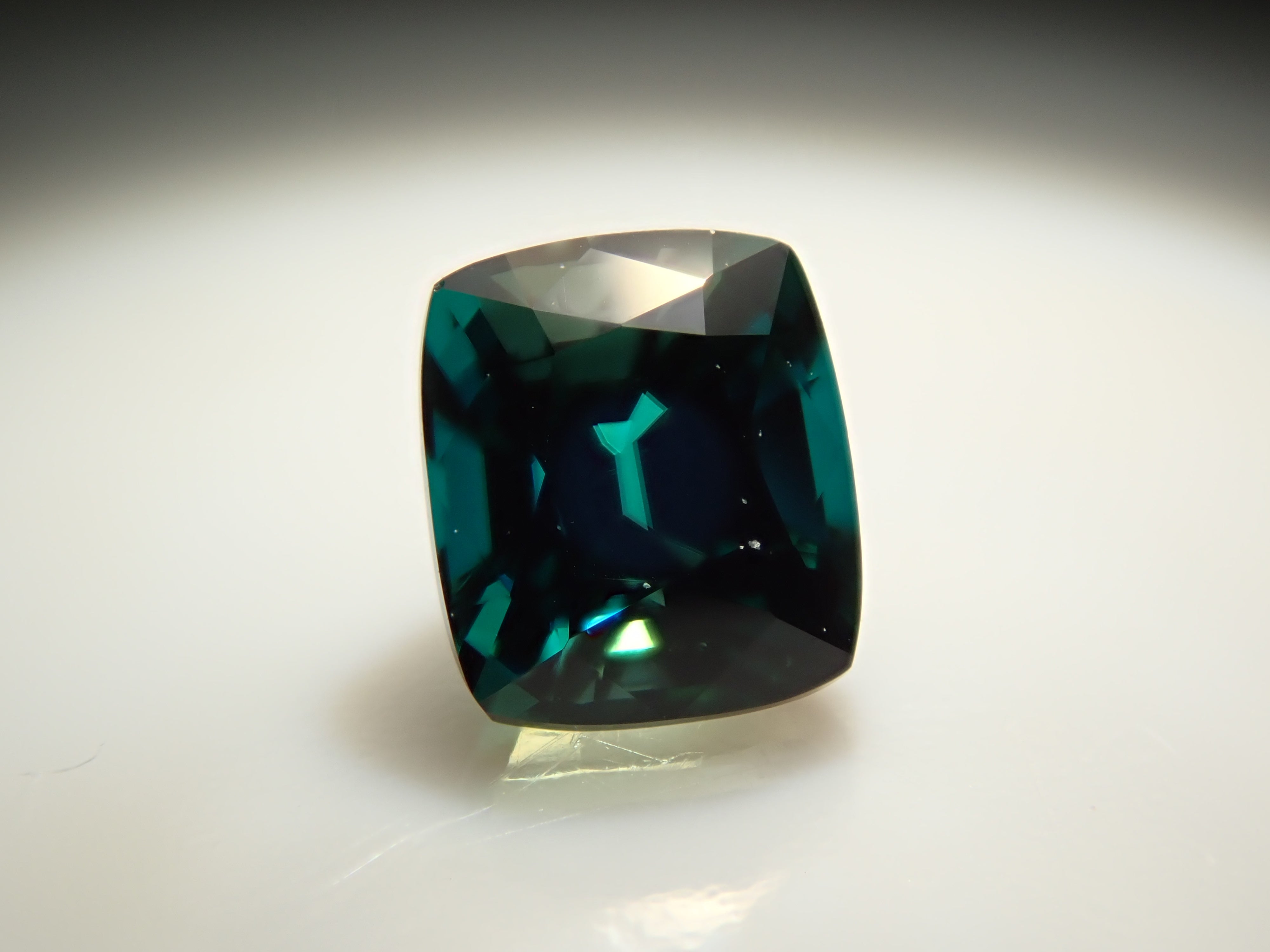 【2/8 22時販売】マダガスカル産グランディディエライト 0.269ctルース