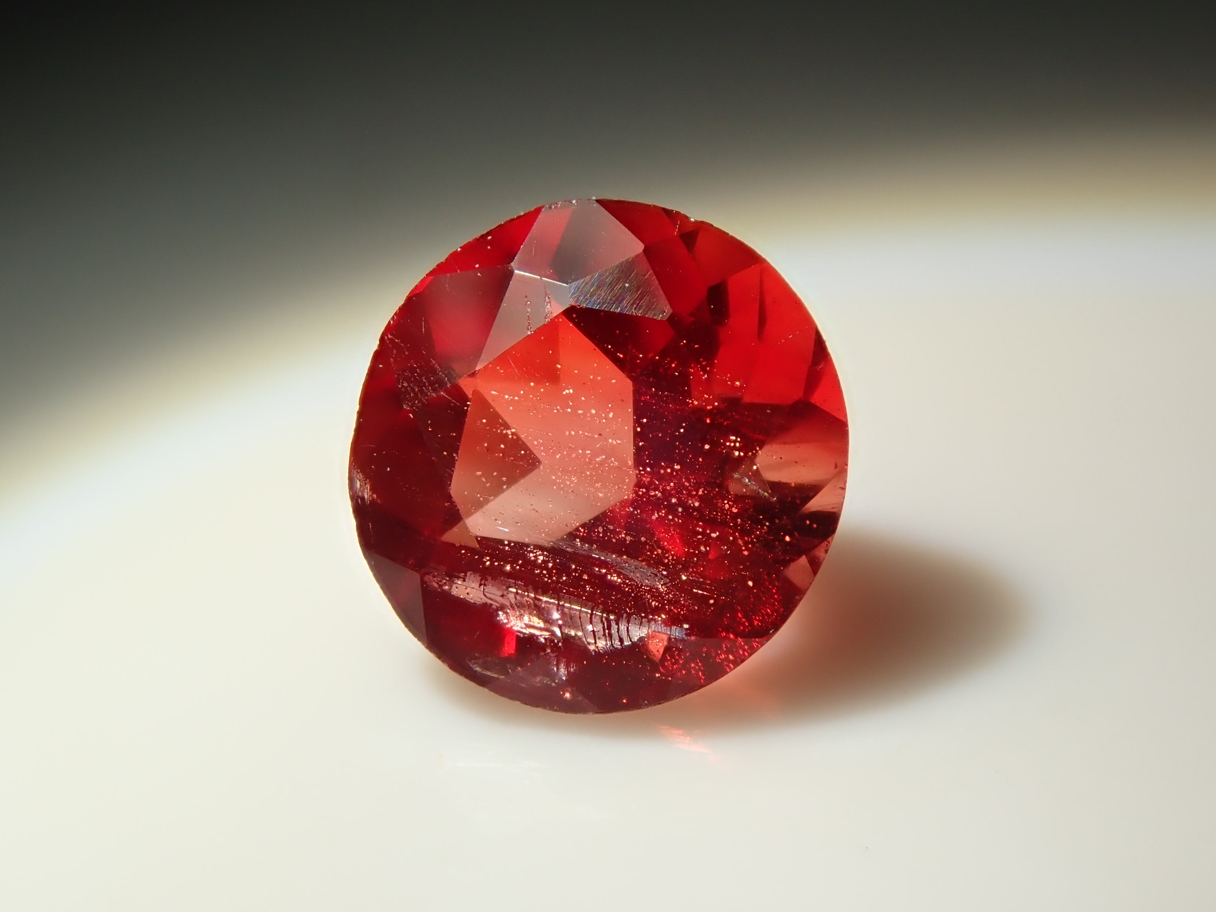 美國俄勒岡州太陽石，0.443克拉散石