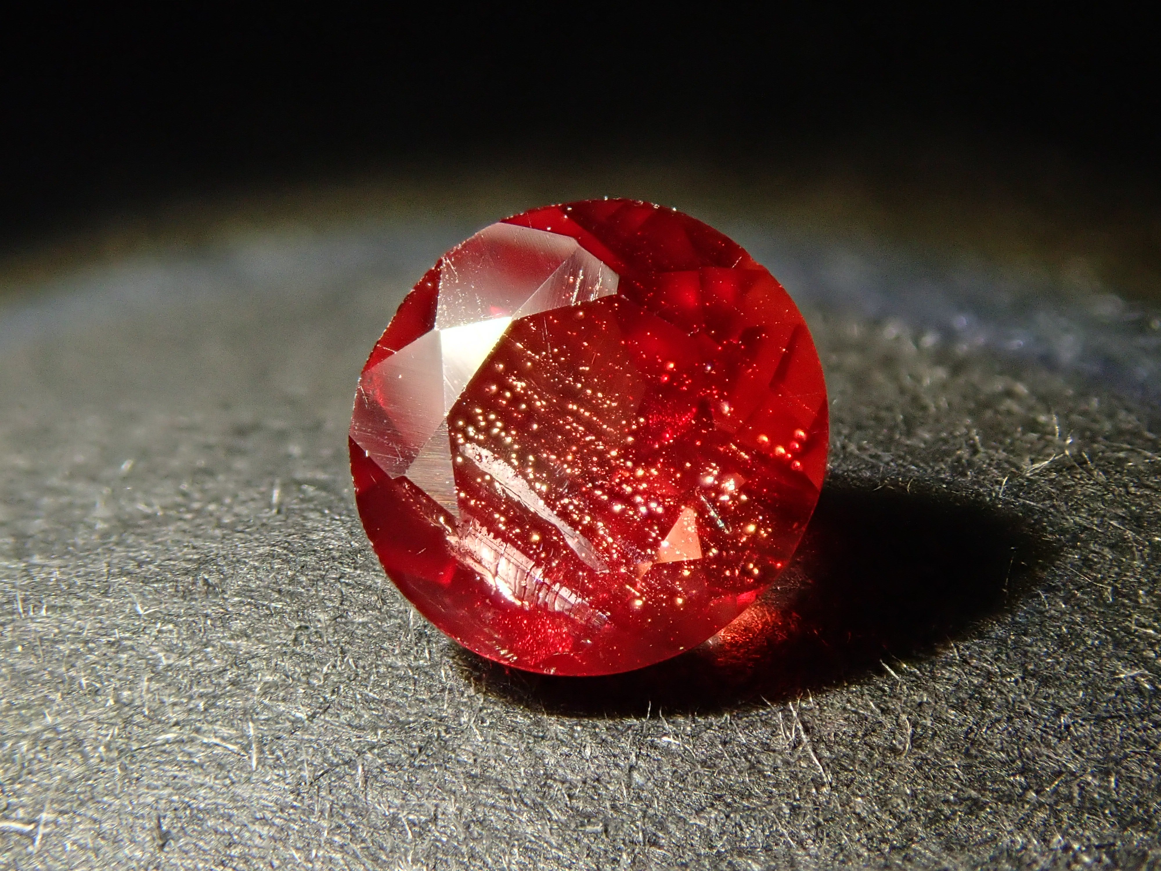 美國俄勒岡州太陽石，0.443克拉散石