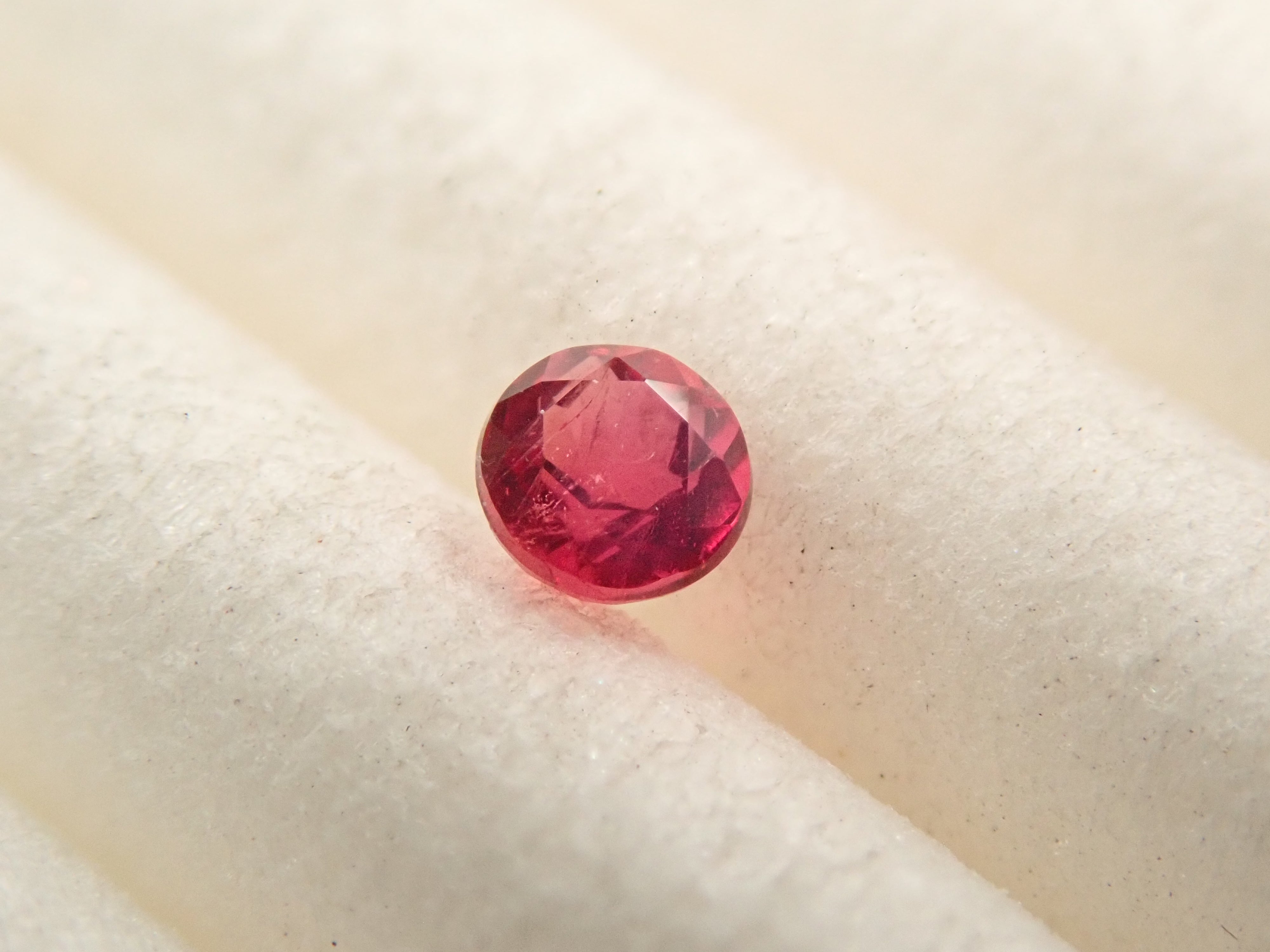 American red beryl 0.047ct loose stone
