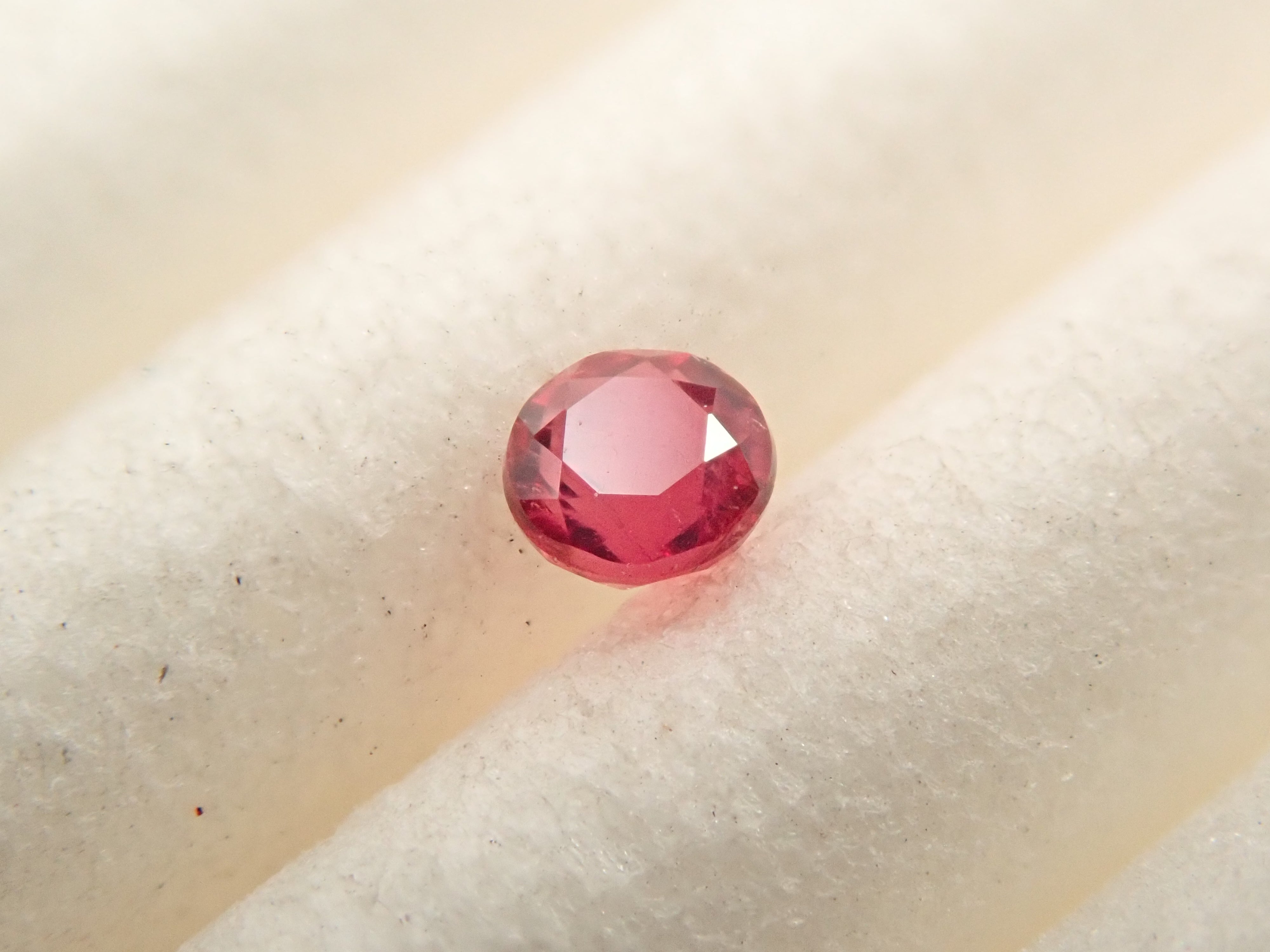 American red beryl 0.047ct loose stone