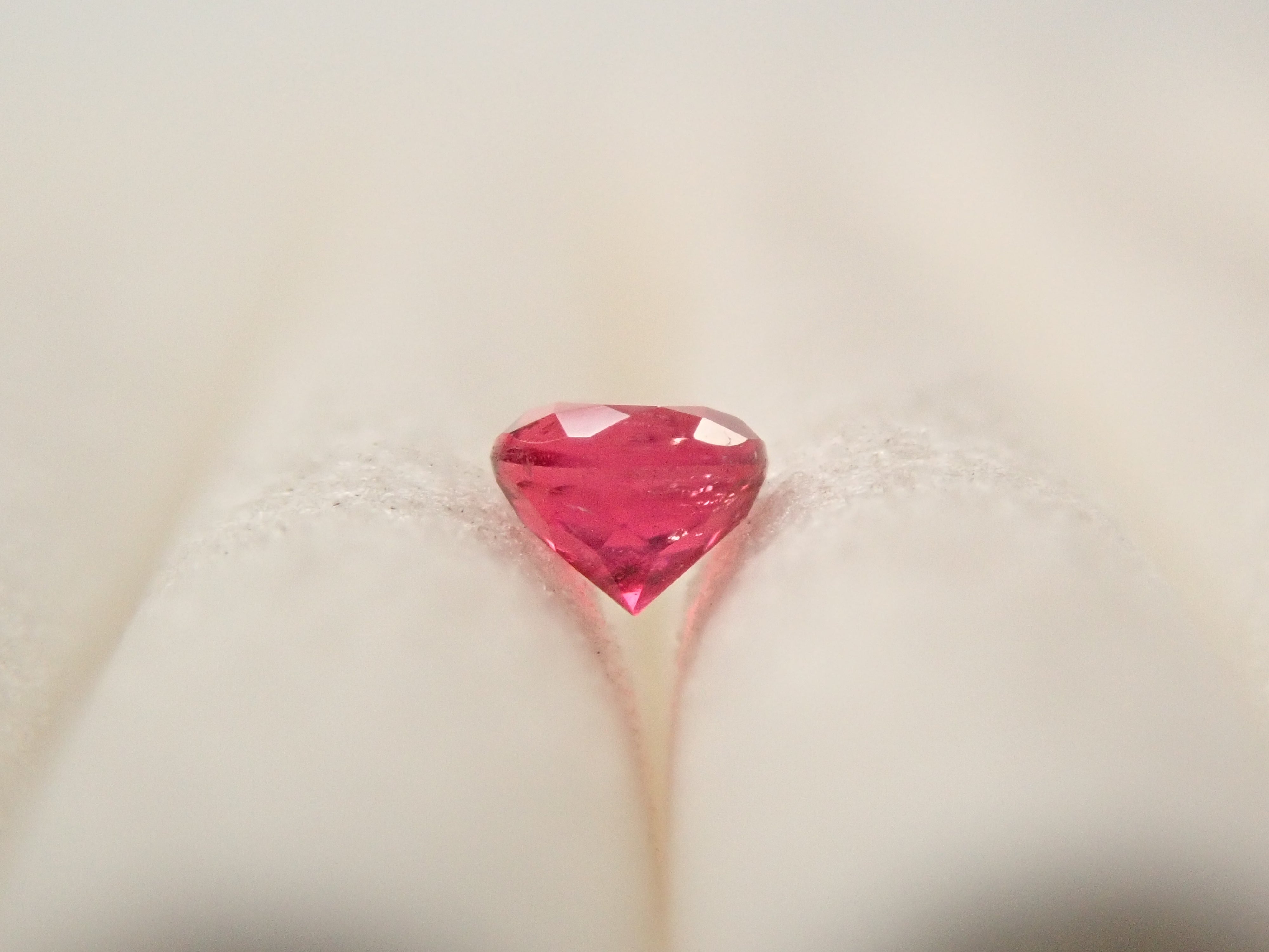 American red beryl 0.047ct loose stone