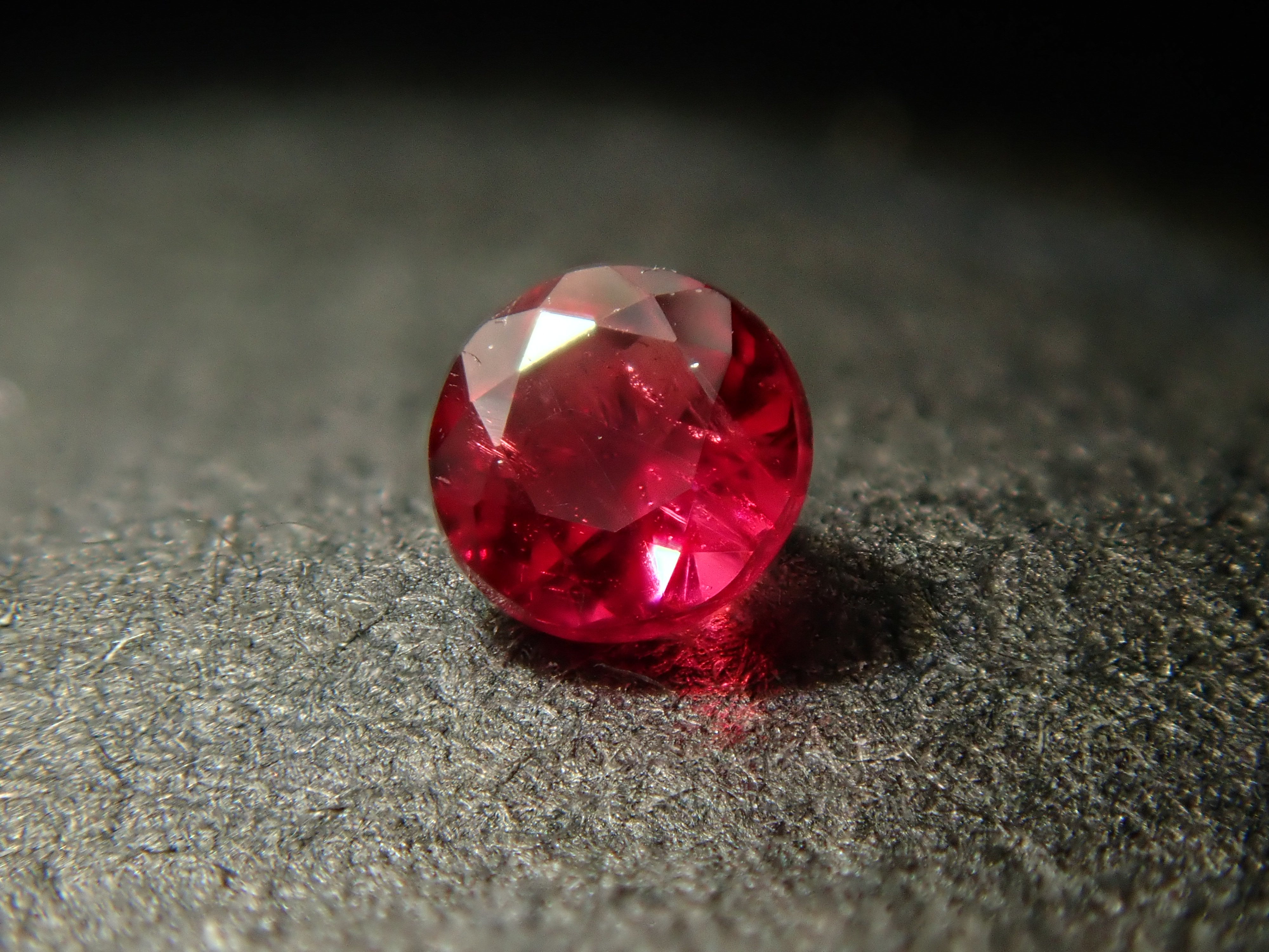 American red beryl 0.047ct loose stone
