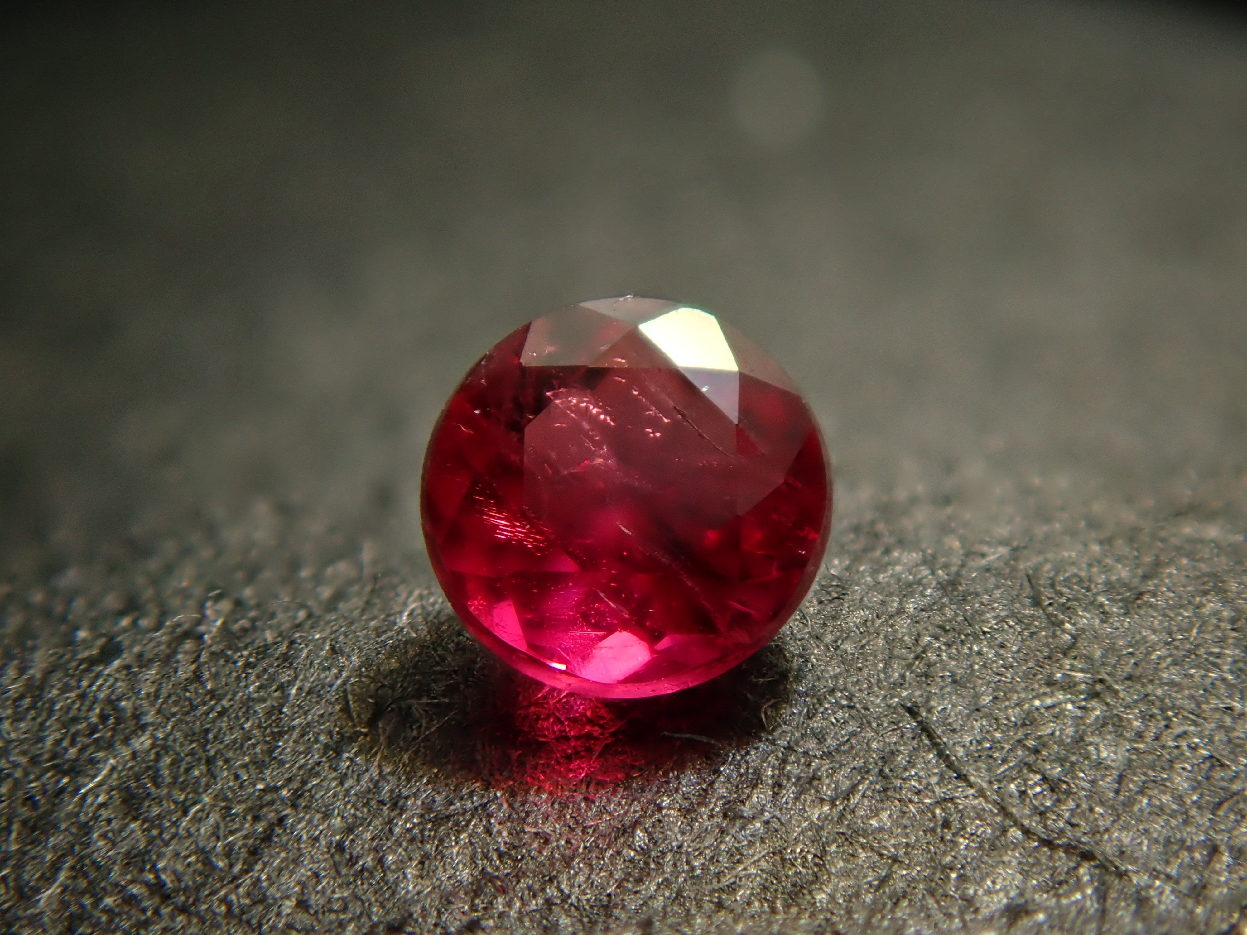 American red beryl 0.047ct loose stone