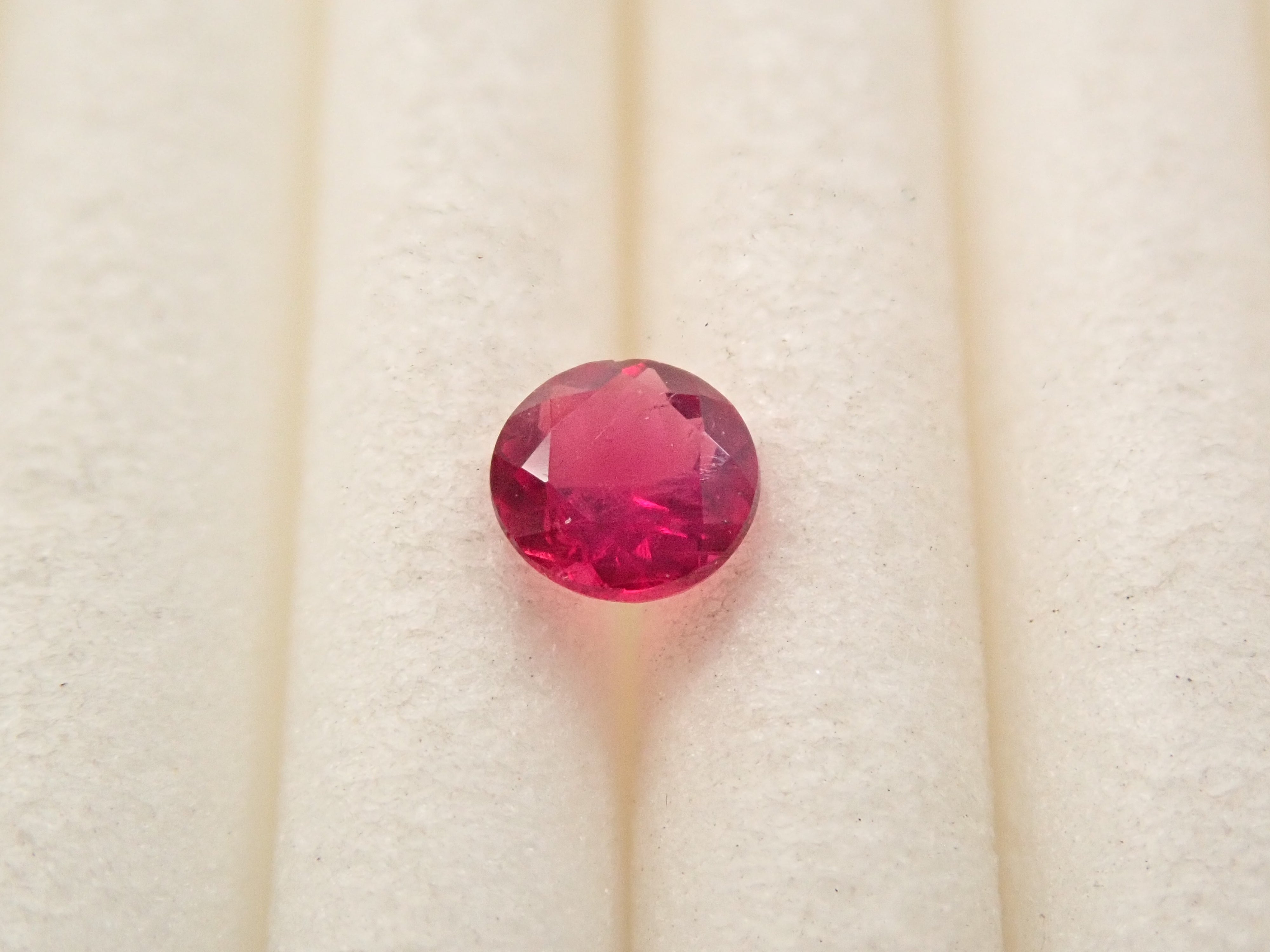 American red beryl 0.111ct loose stone