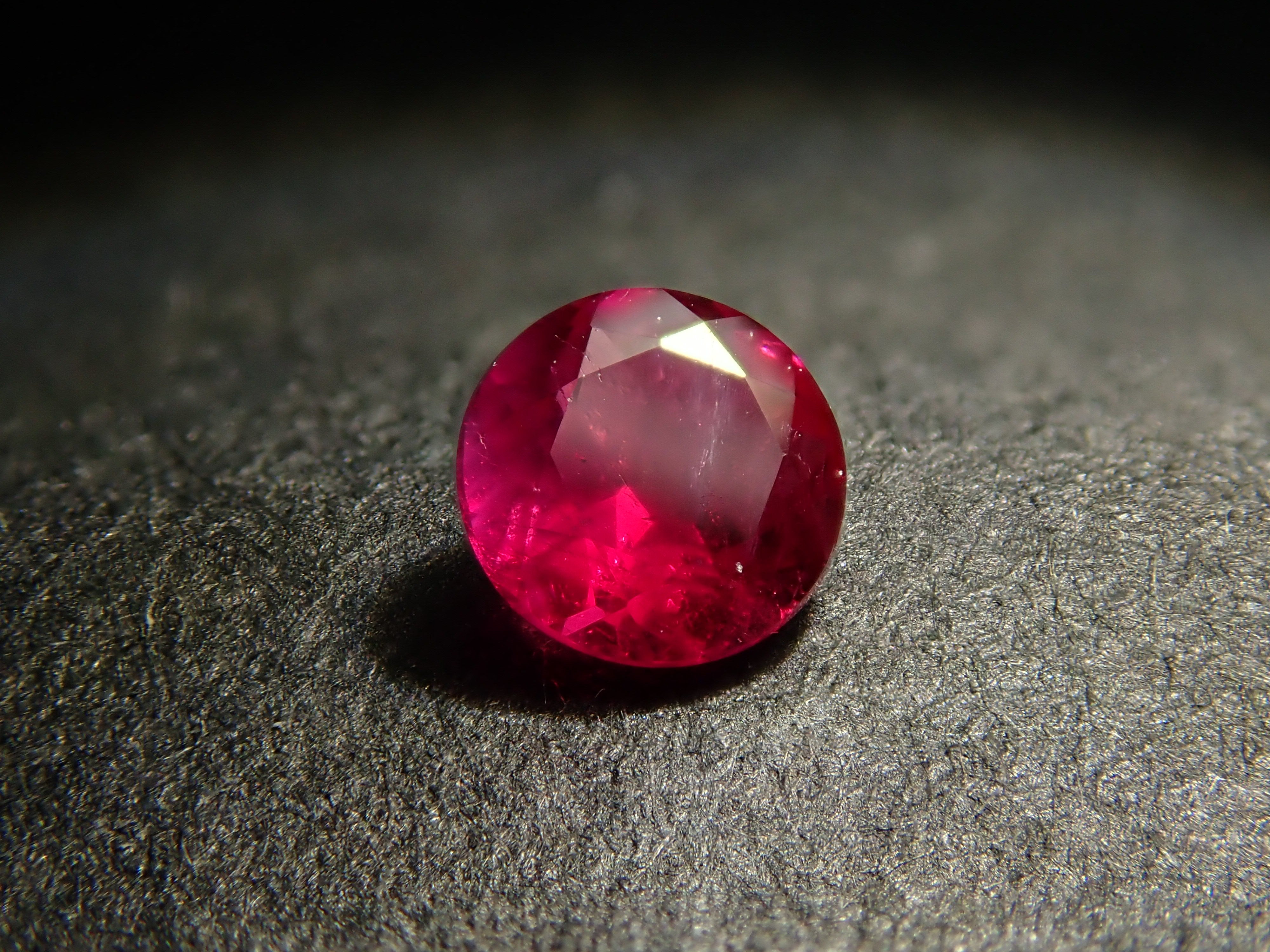 American red beryl 0.111ct loose stone