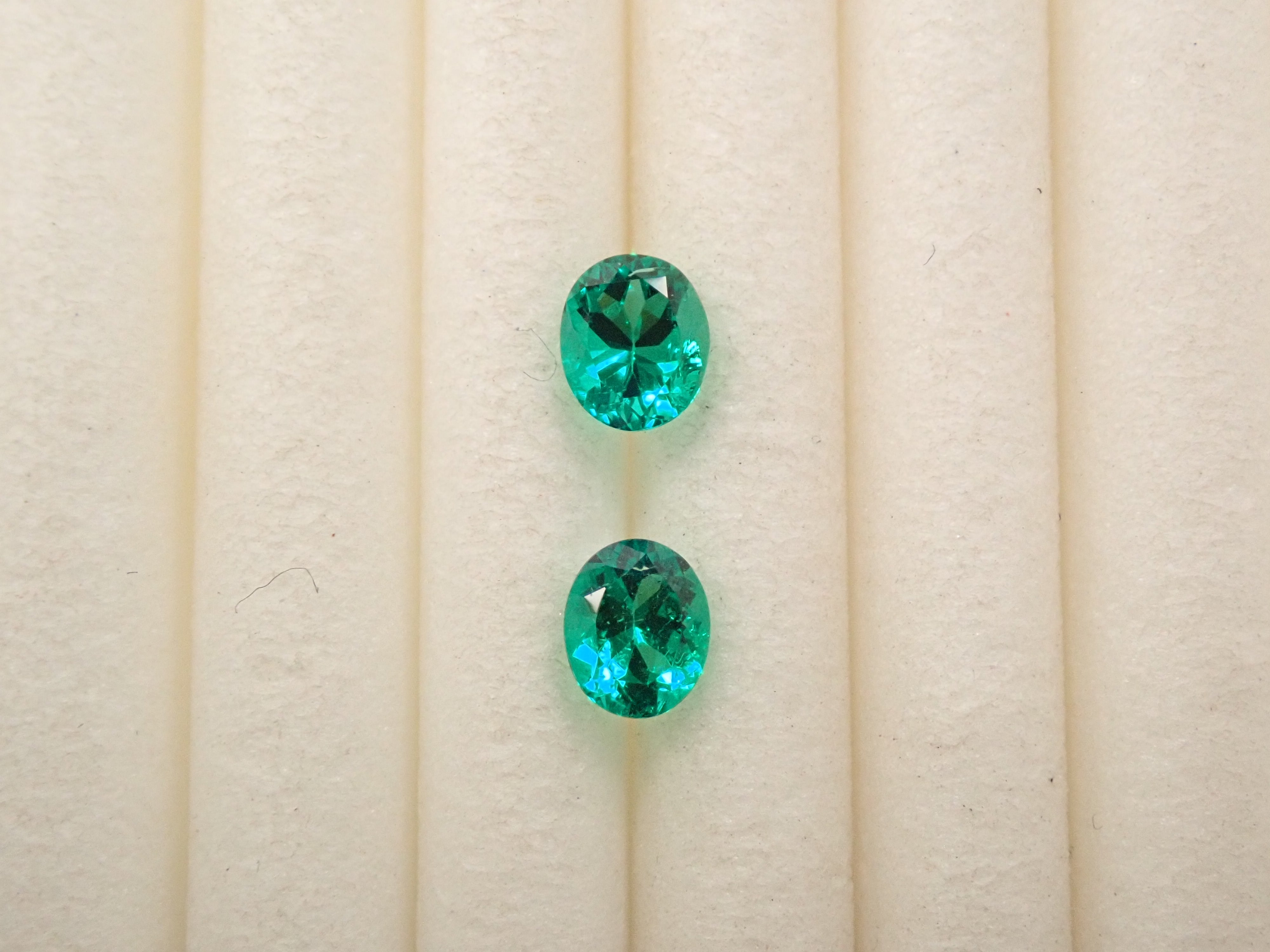 【2/7 22時販売】コロンビア産エメラルド 0.243ct 2石ペアルース