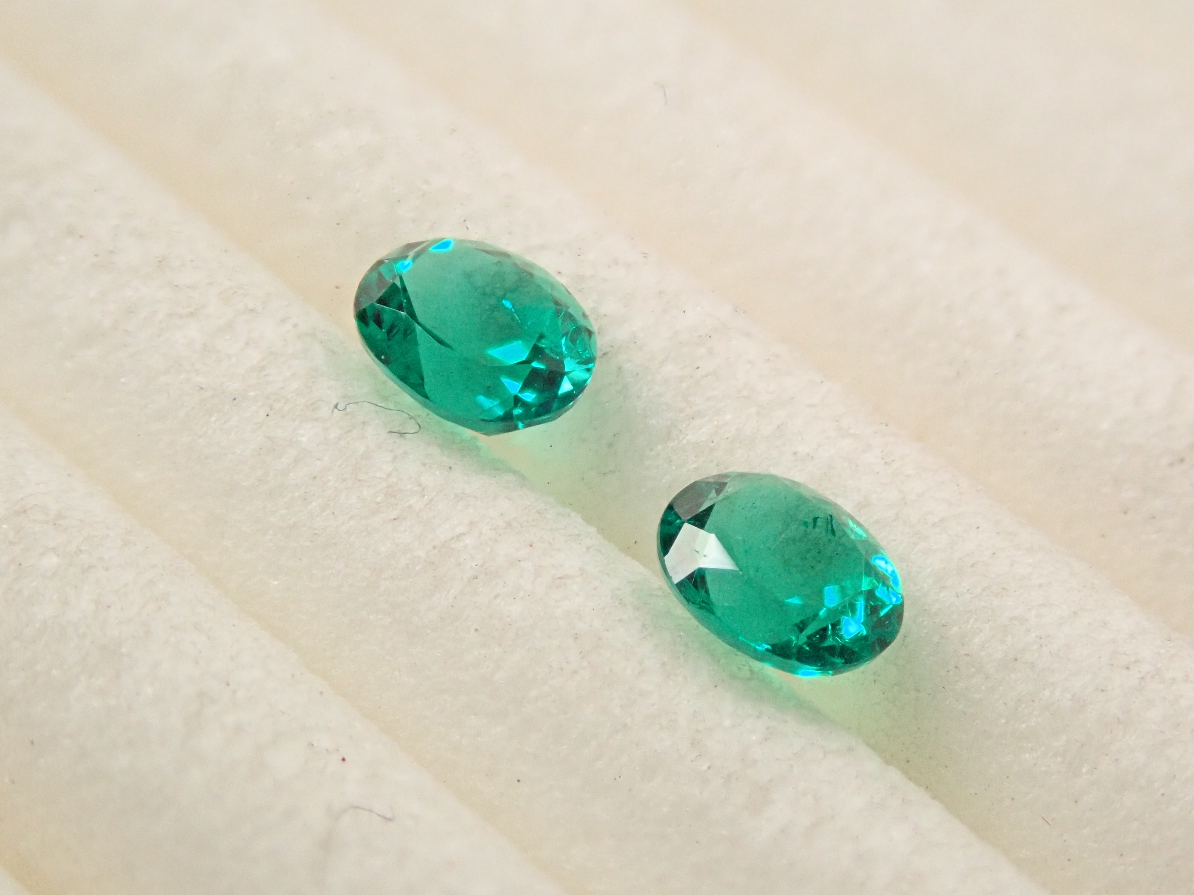 【2/7 22時販売】コロンビア産エメラルド 0.243ct 2石ペアルース