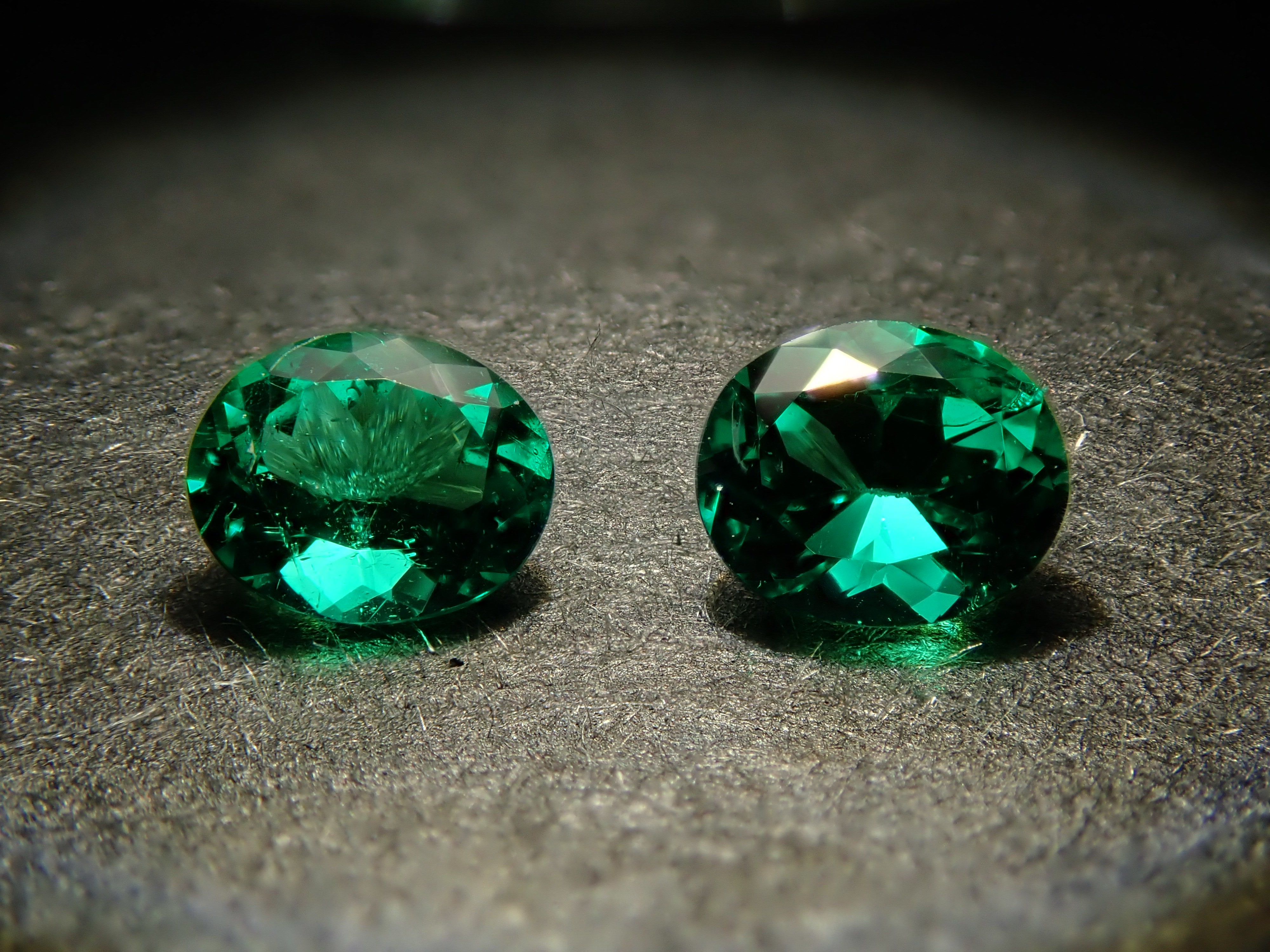 【2/7 22時販売】コロンビア産エメラルド 0.243ct 2石ペアルース