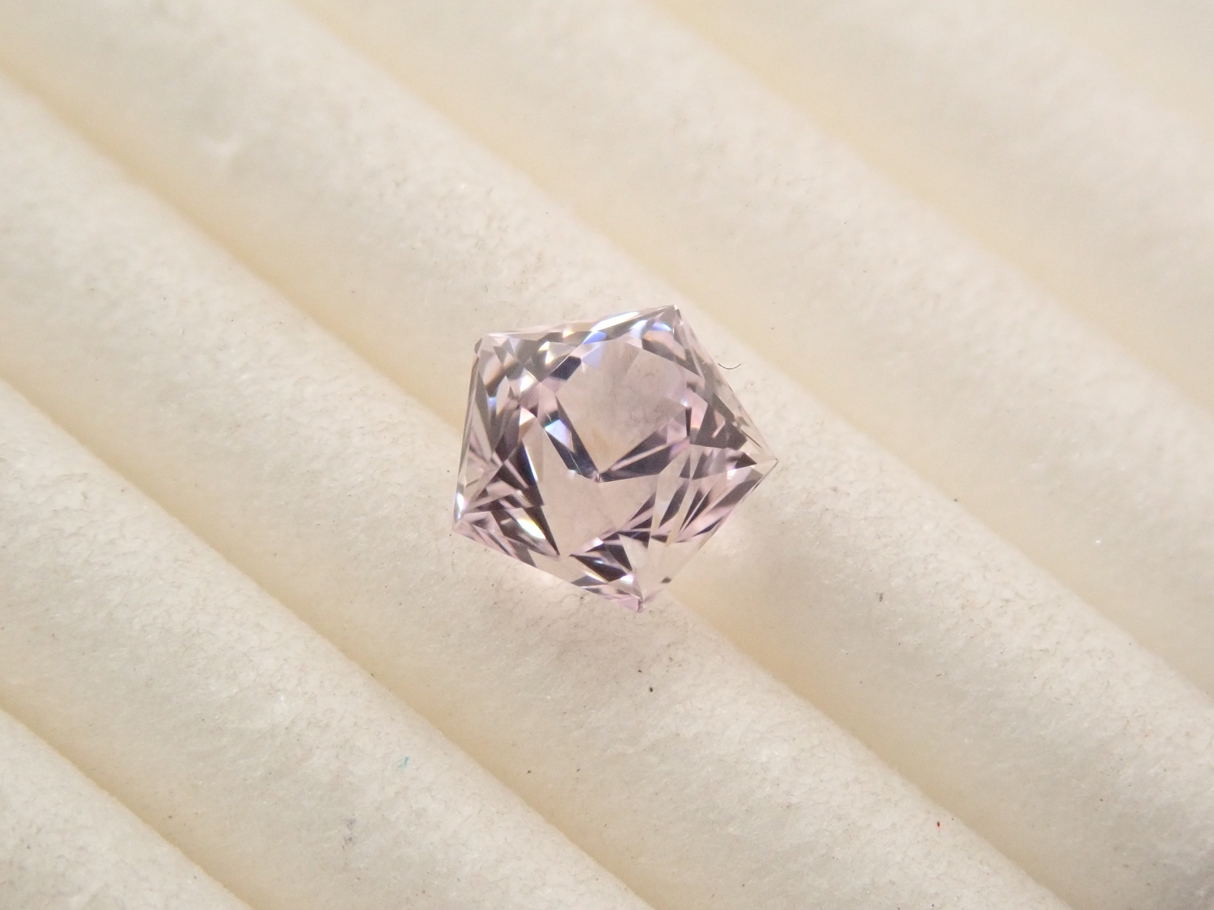 【2/4 22時販売】アフガニスタン産クンツァイト 0.606ctルース