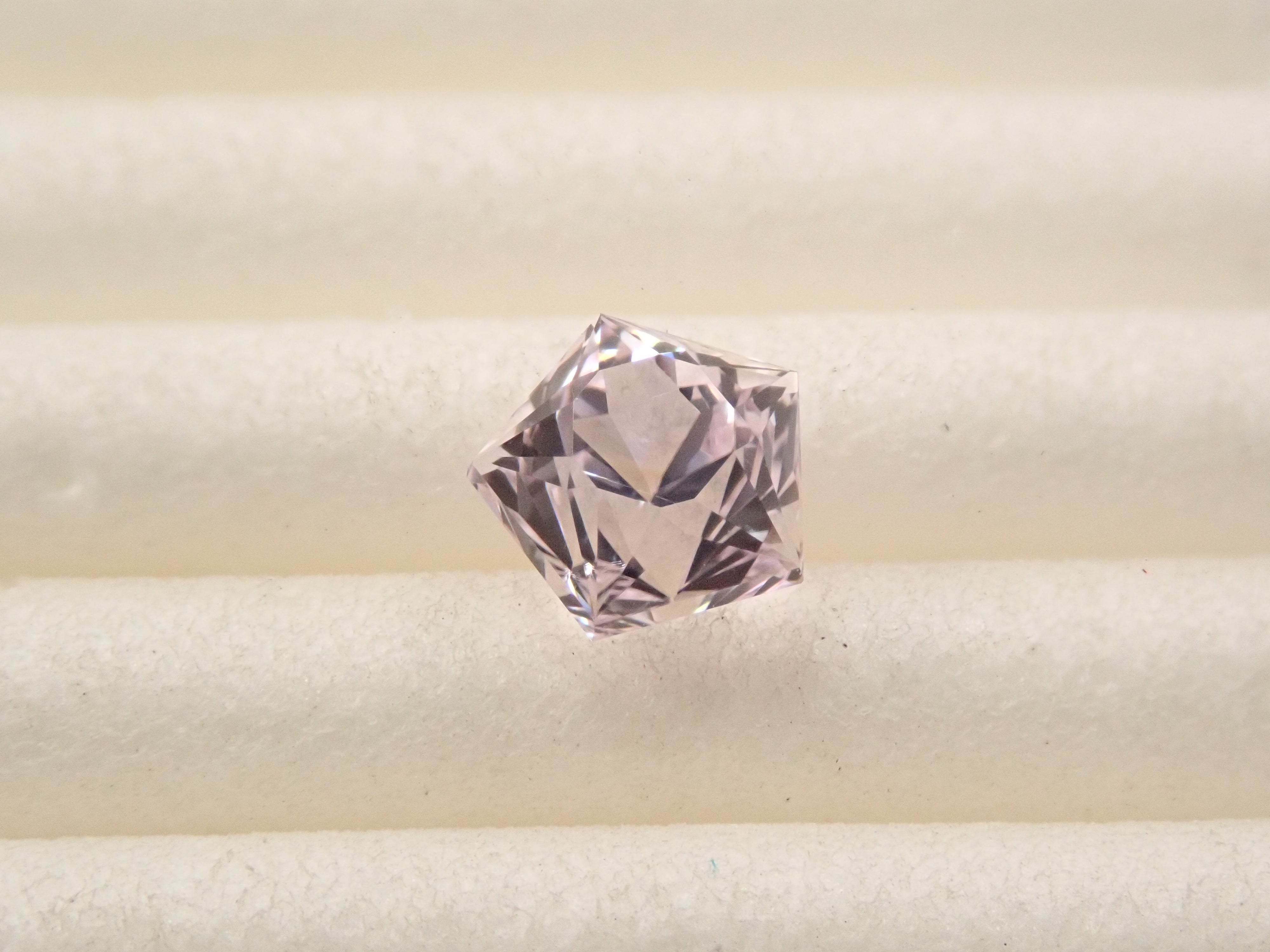 【2/4 22時販売】アフガニスタン産クンツァイト 0.606ctルース