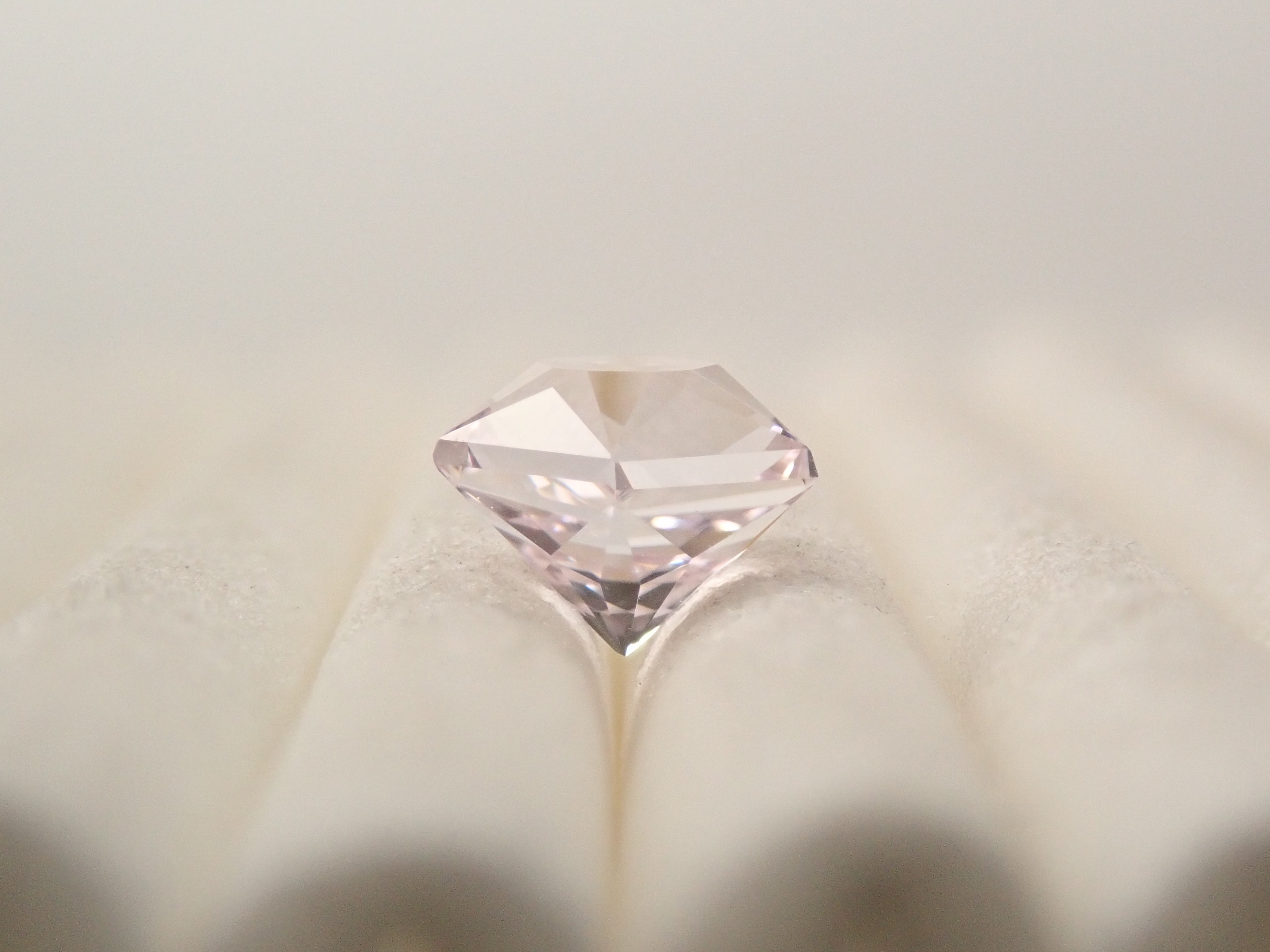 12561086掲載】アフガニスタン産クンツァイト 0.606ctルース