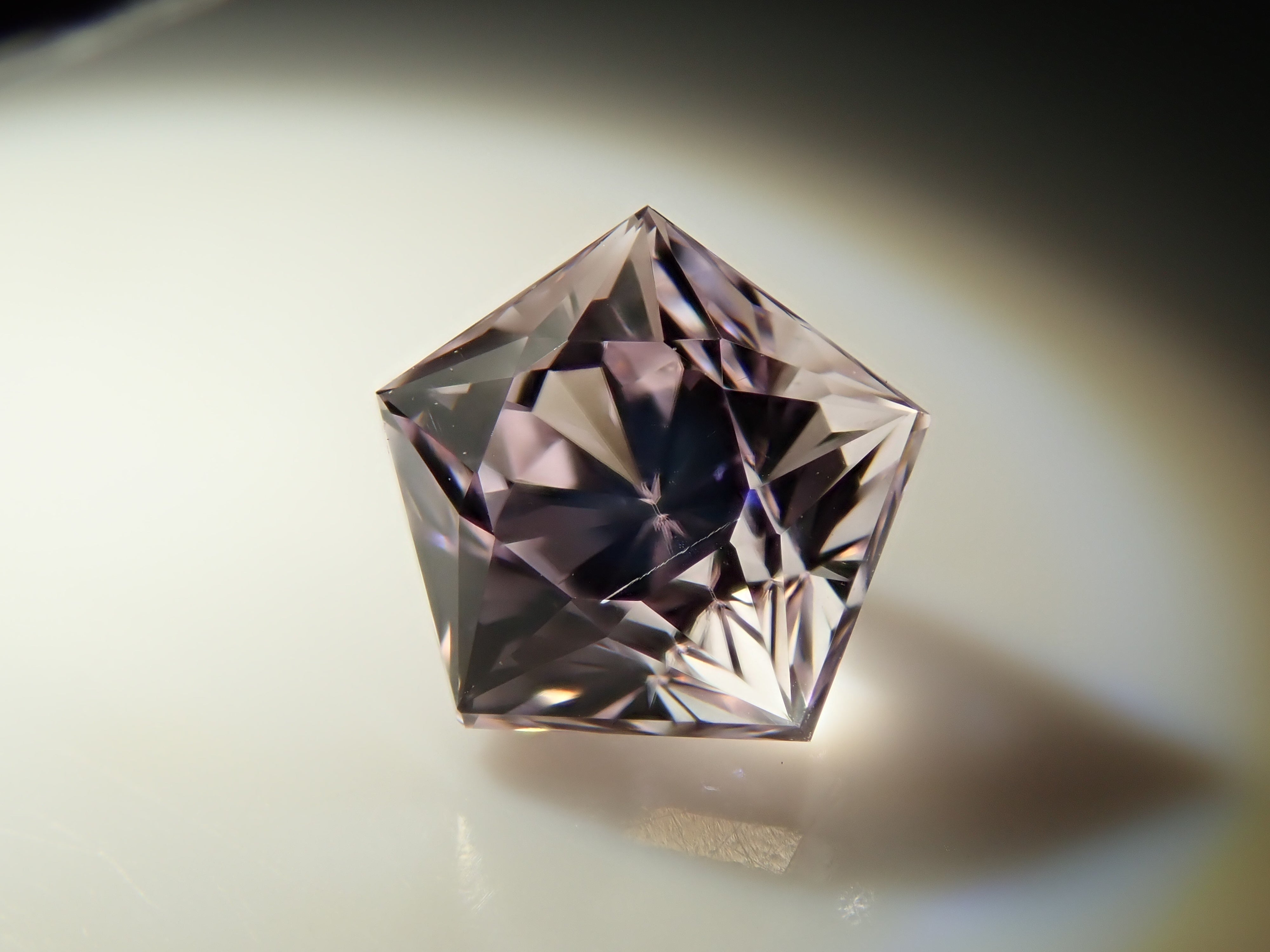 12561086掲載】アフガニスタン産クンツァイト 0.606ctルース